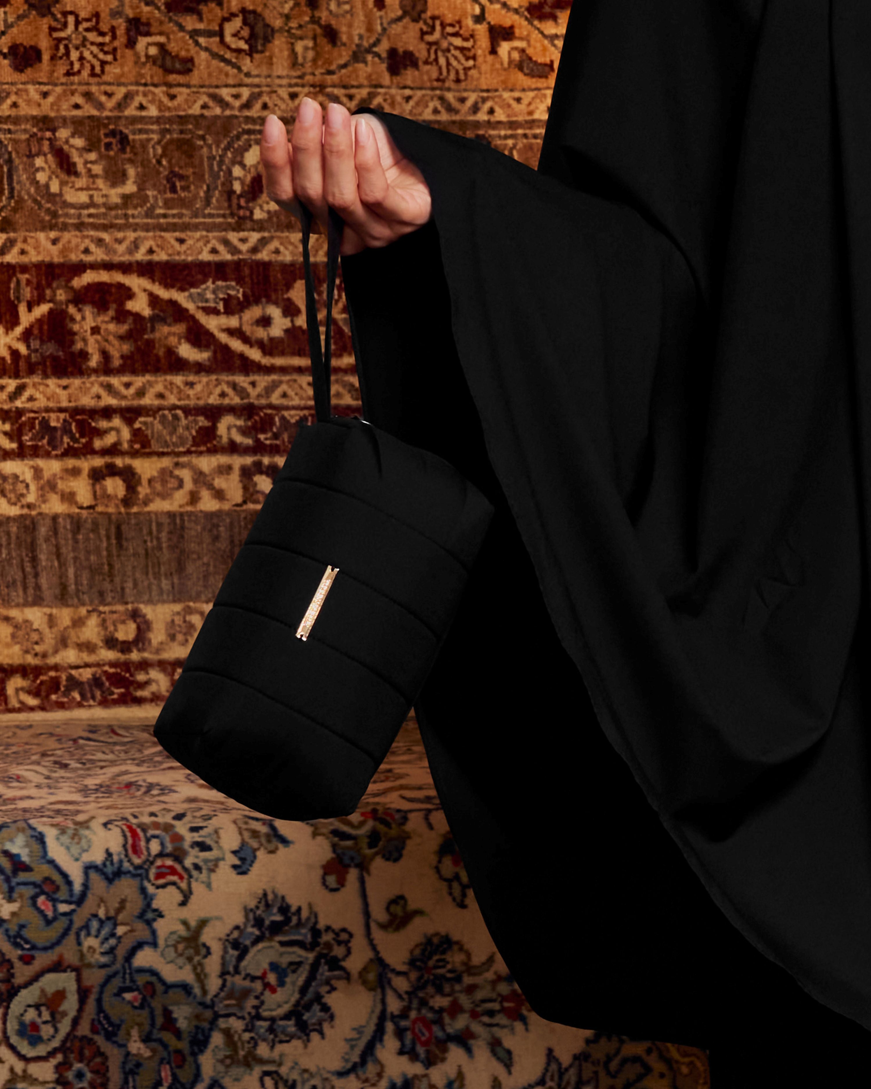 TELEKUNG NIYAH IN BLACK