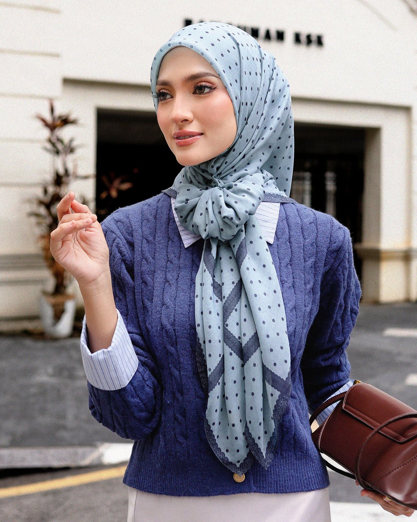 Polka Lace in Bouncy Square