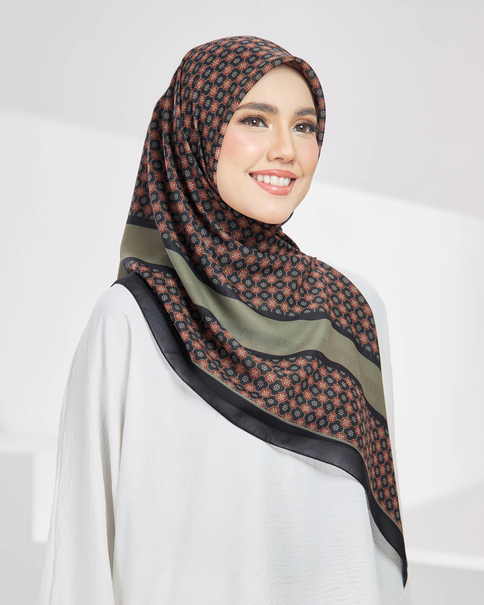 Zellij Square in  Canyon Black