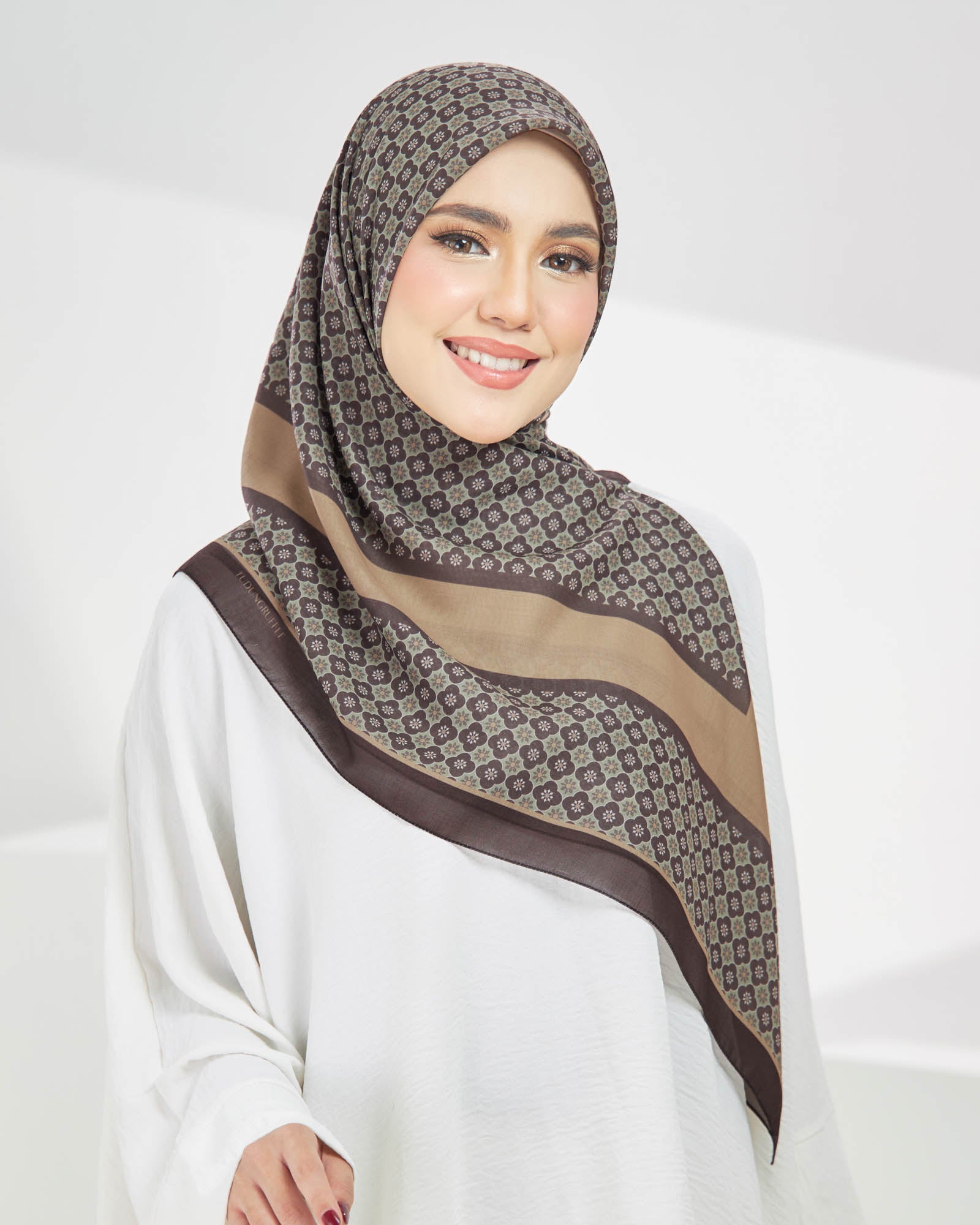 Zellij Square in Granite Brown