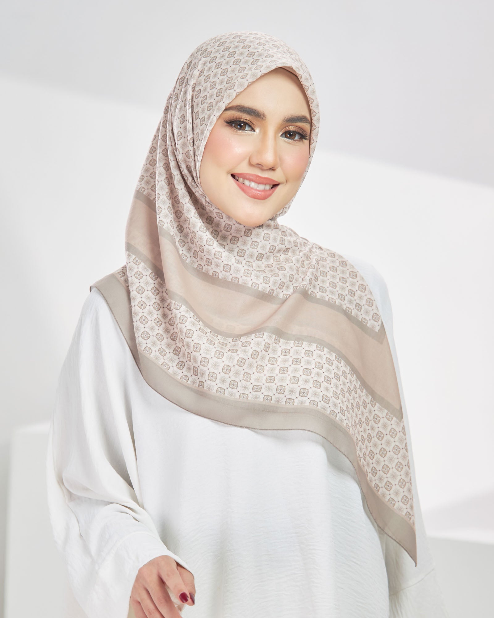 Zellij Square in Sanddune Nude