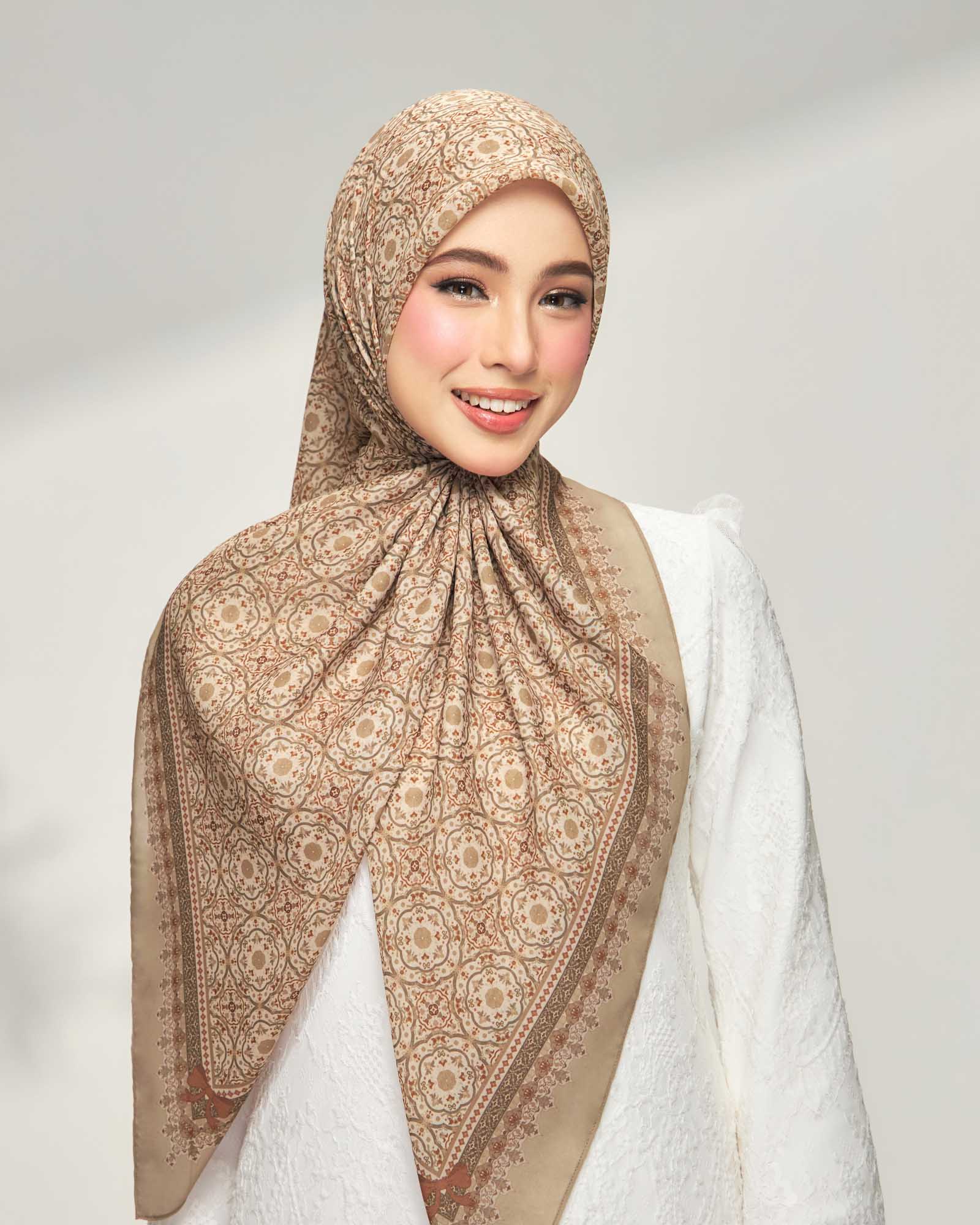 Maryam in Dainty