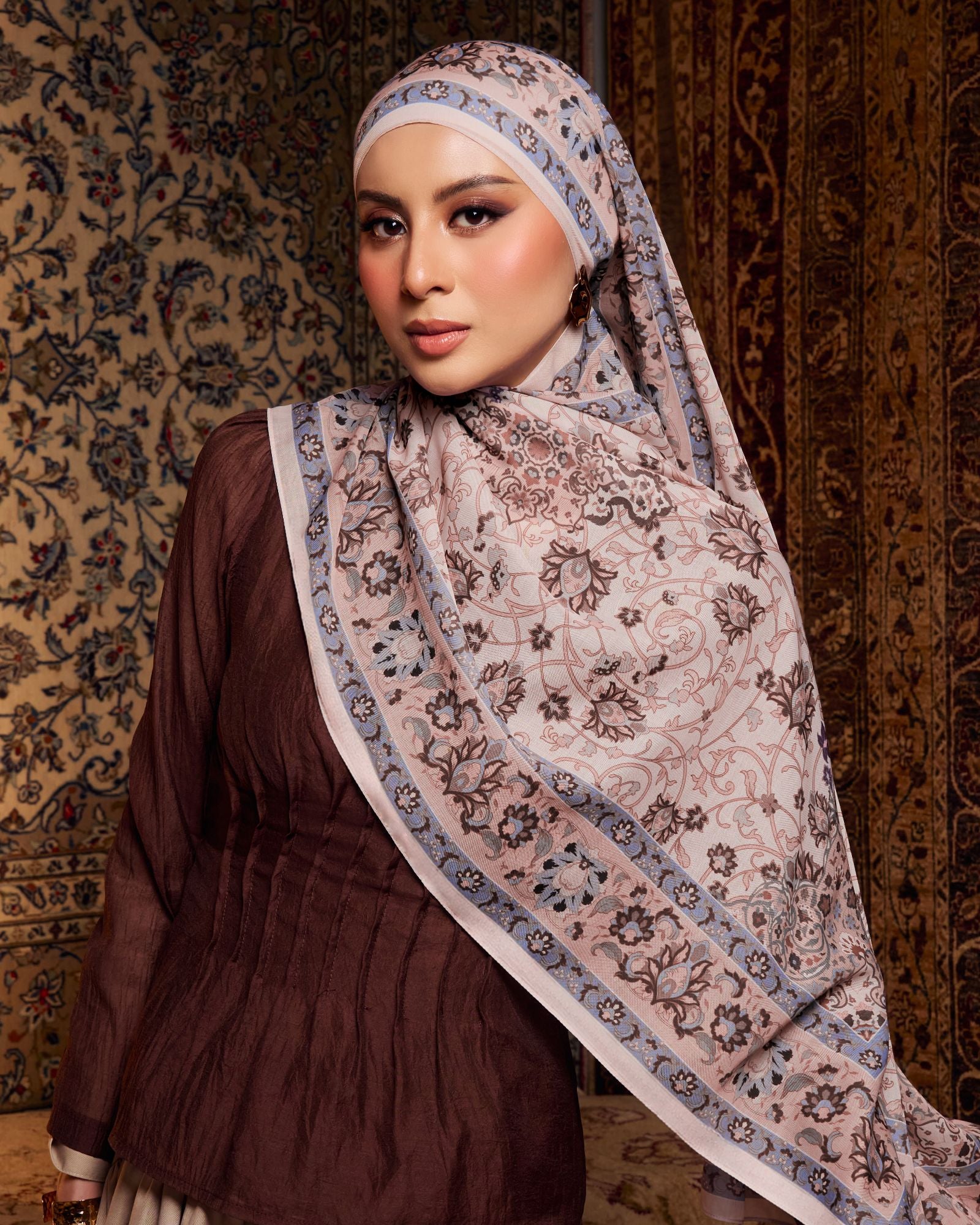 Sultana in Delara Shawl