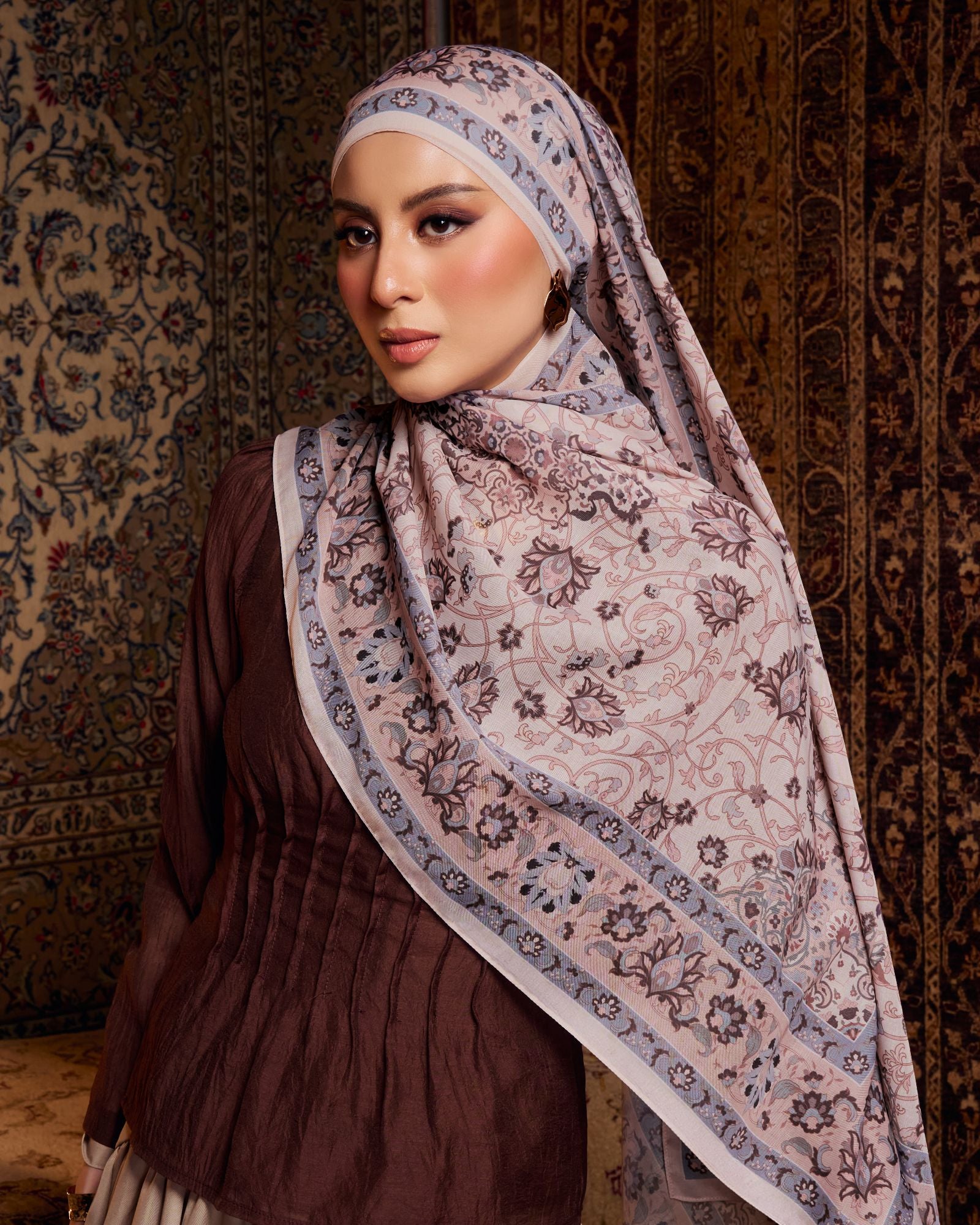 Sultana in Delara Shawl
