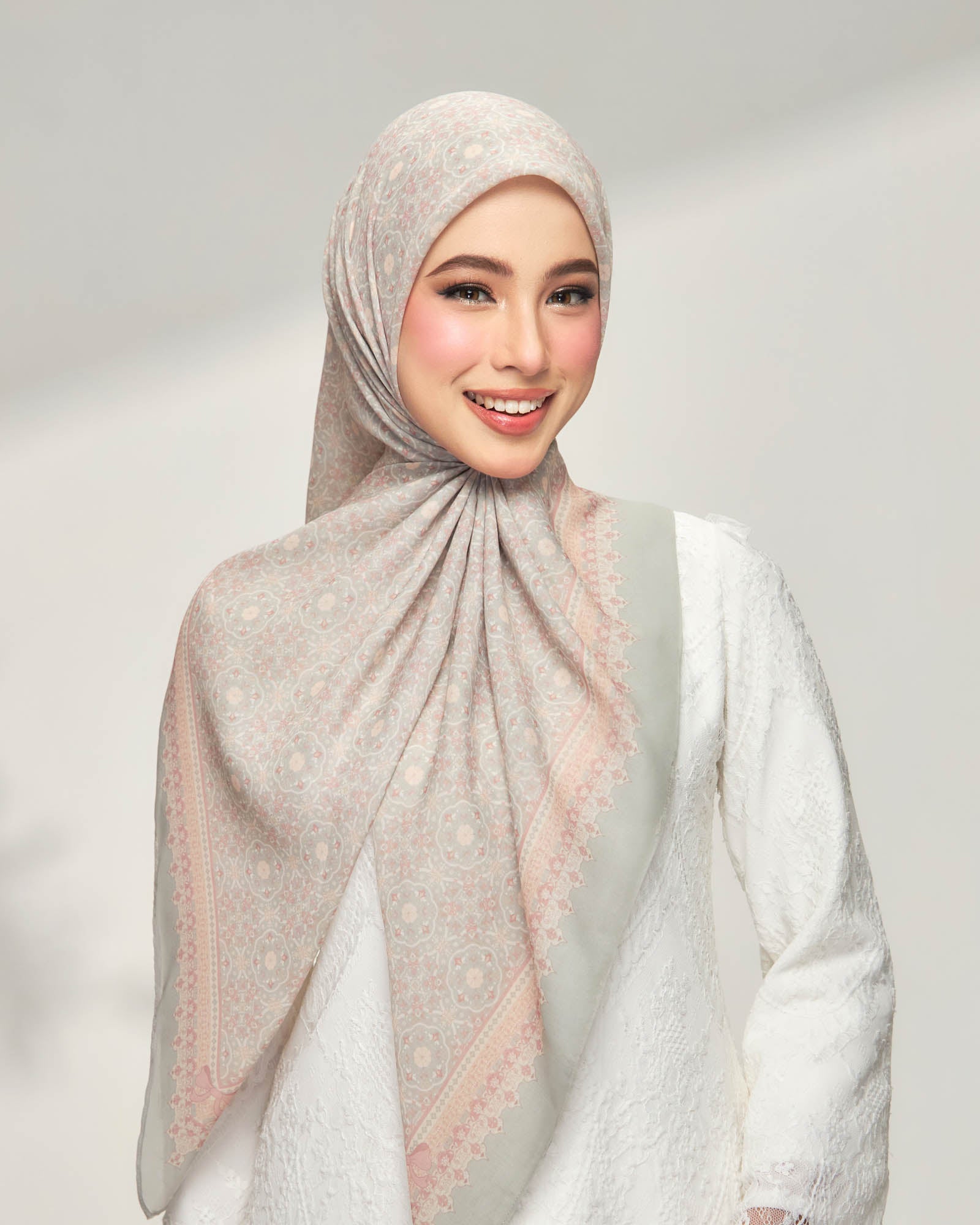 Maryam in Demure