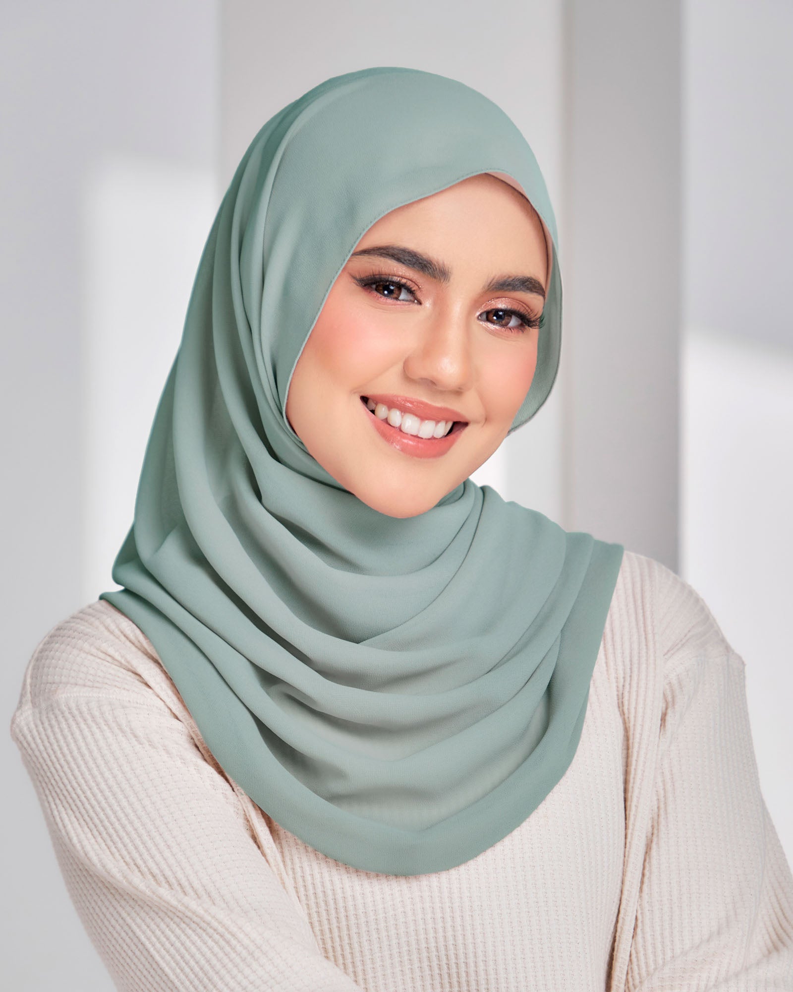 Safiyya Pearl Chiffon Shawl