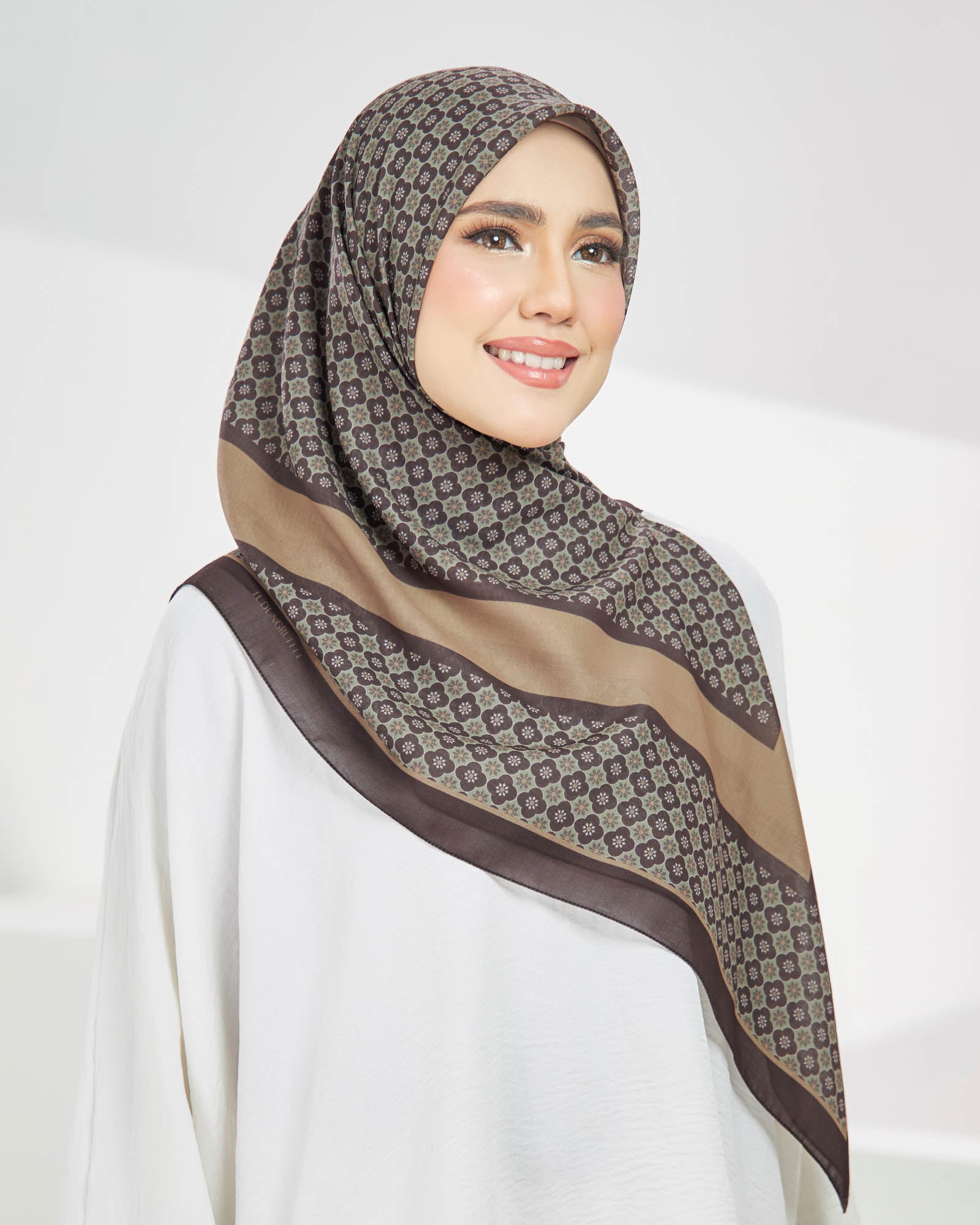 Zellij Square in Granite Brown