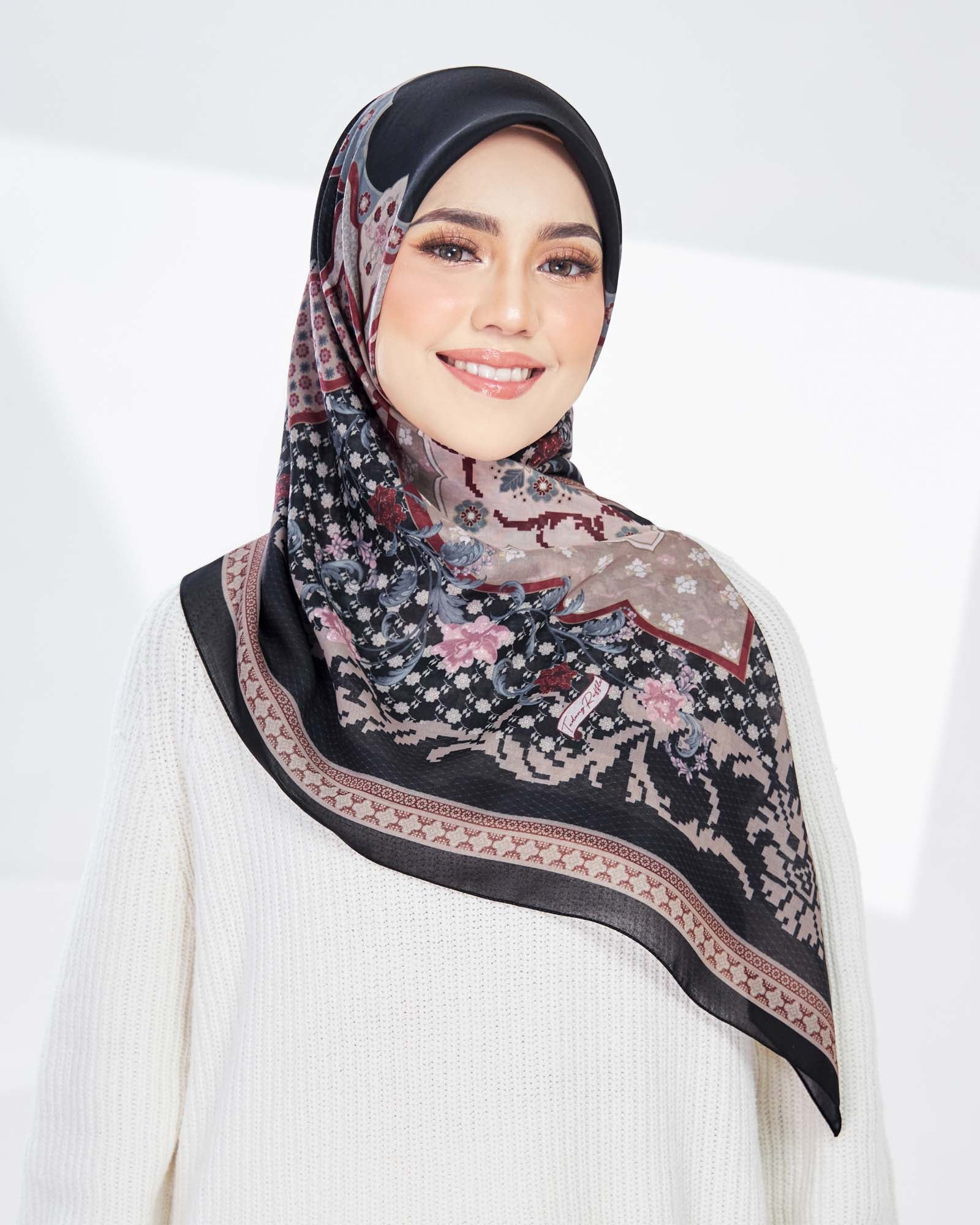 Percha in Kencana Black