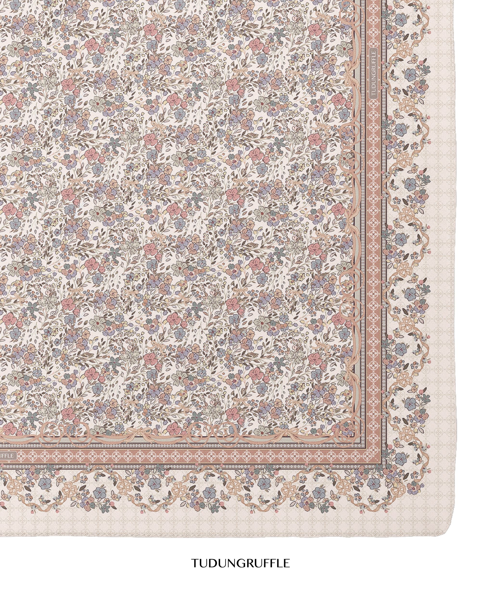 Kesuma in Daisy Satin Shawl