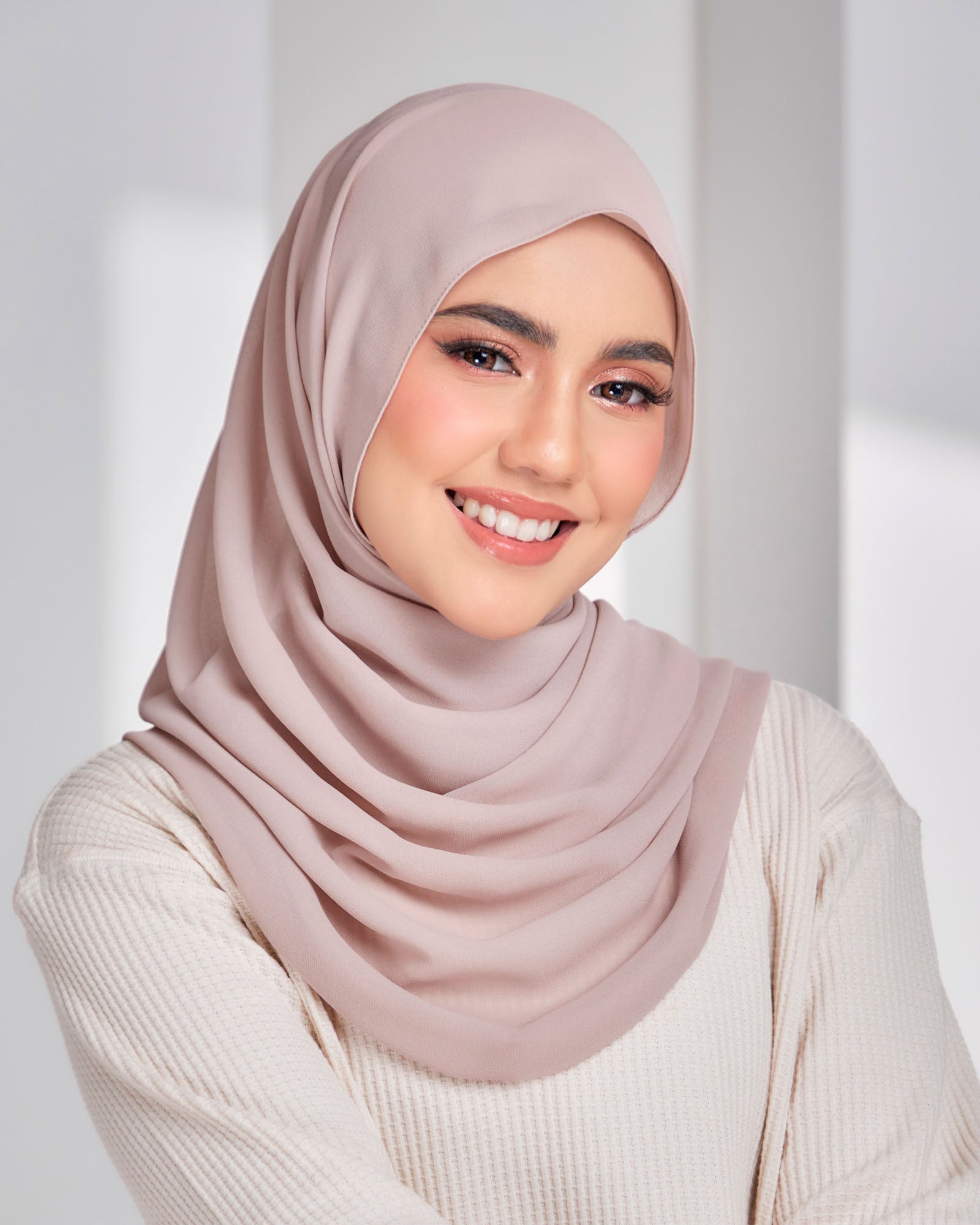 Safiyya Pearl Chiffon Shawl