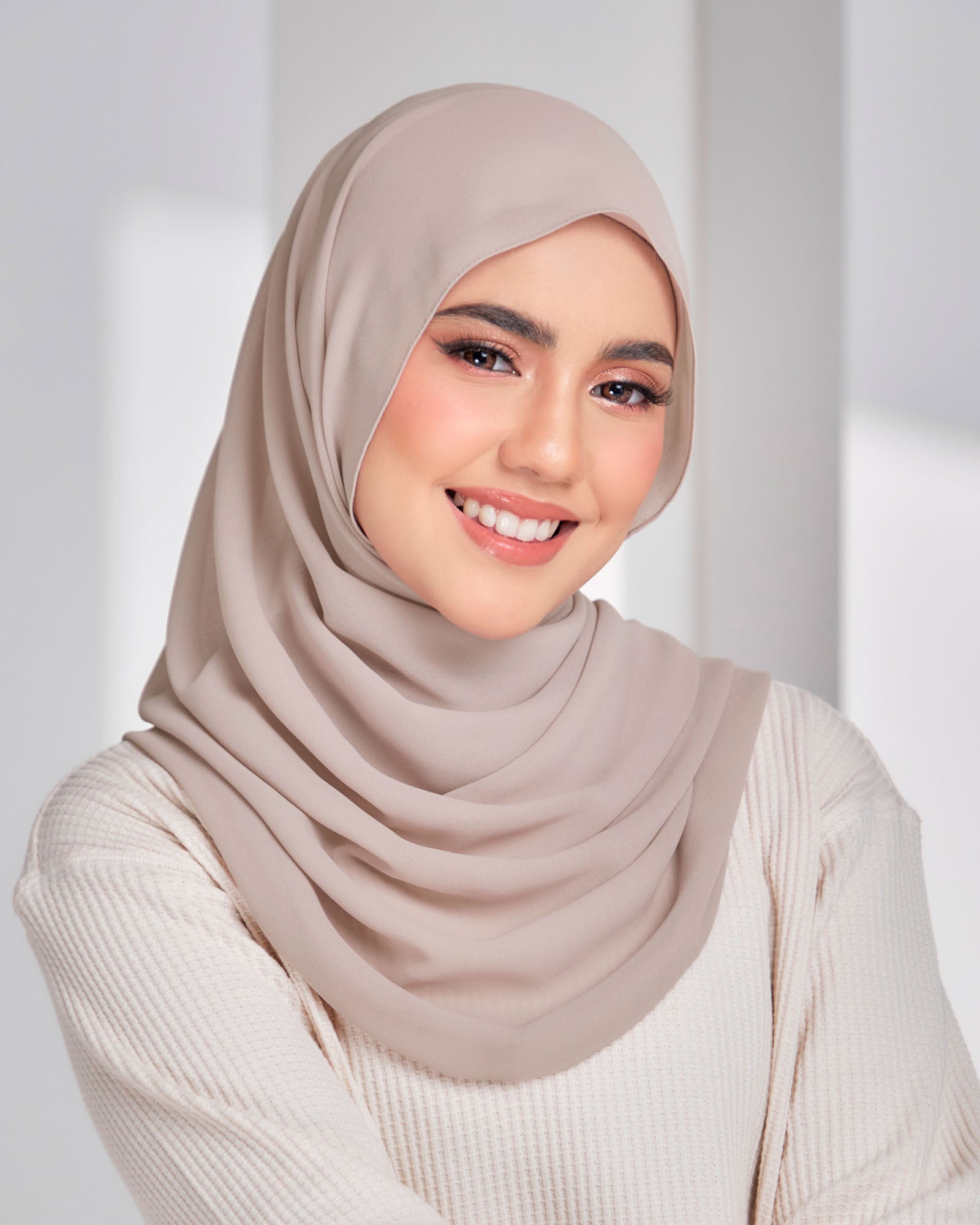 Safiyya Pearl Chiffon Shawl