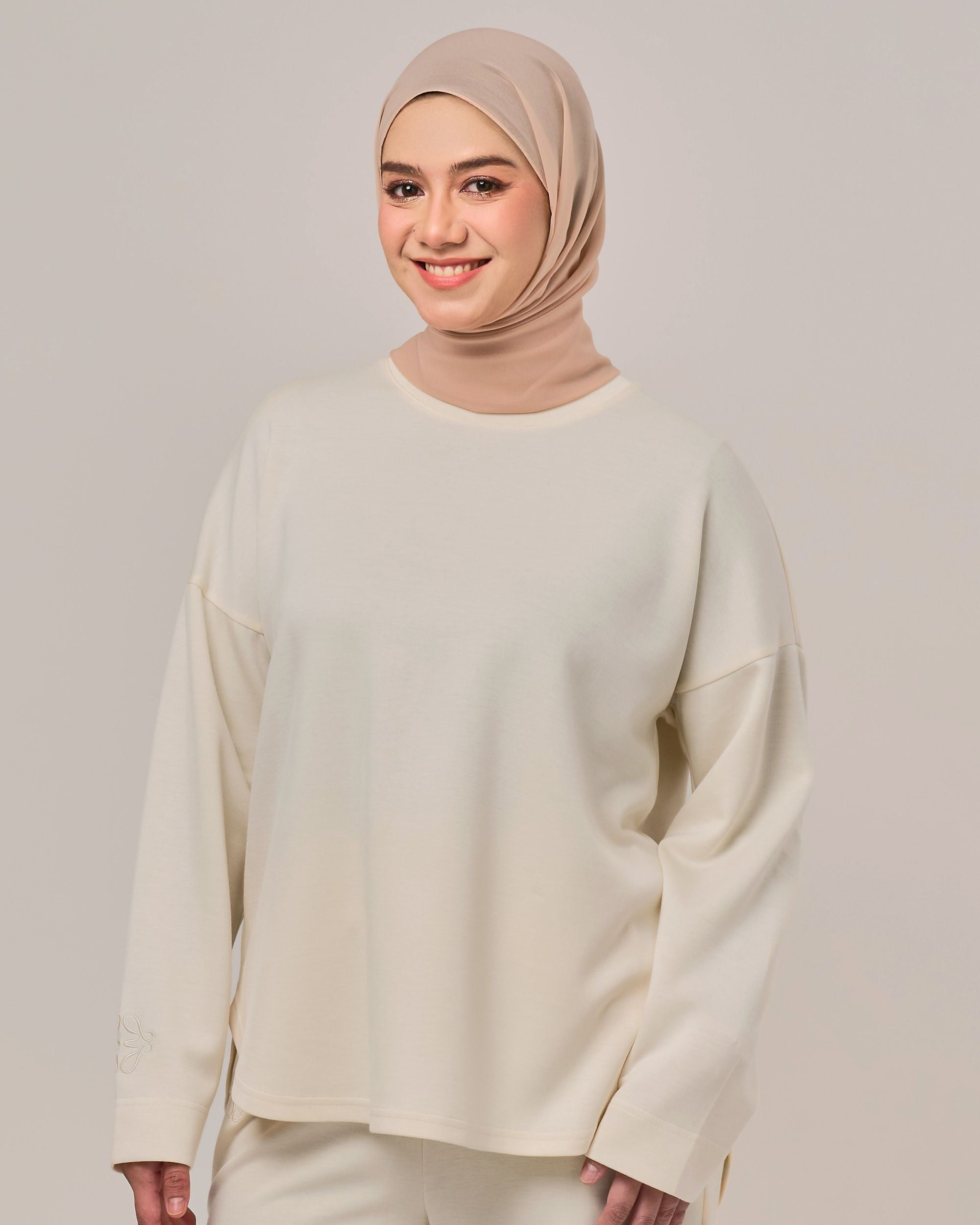 CORA TOP IN OFF WHITE