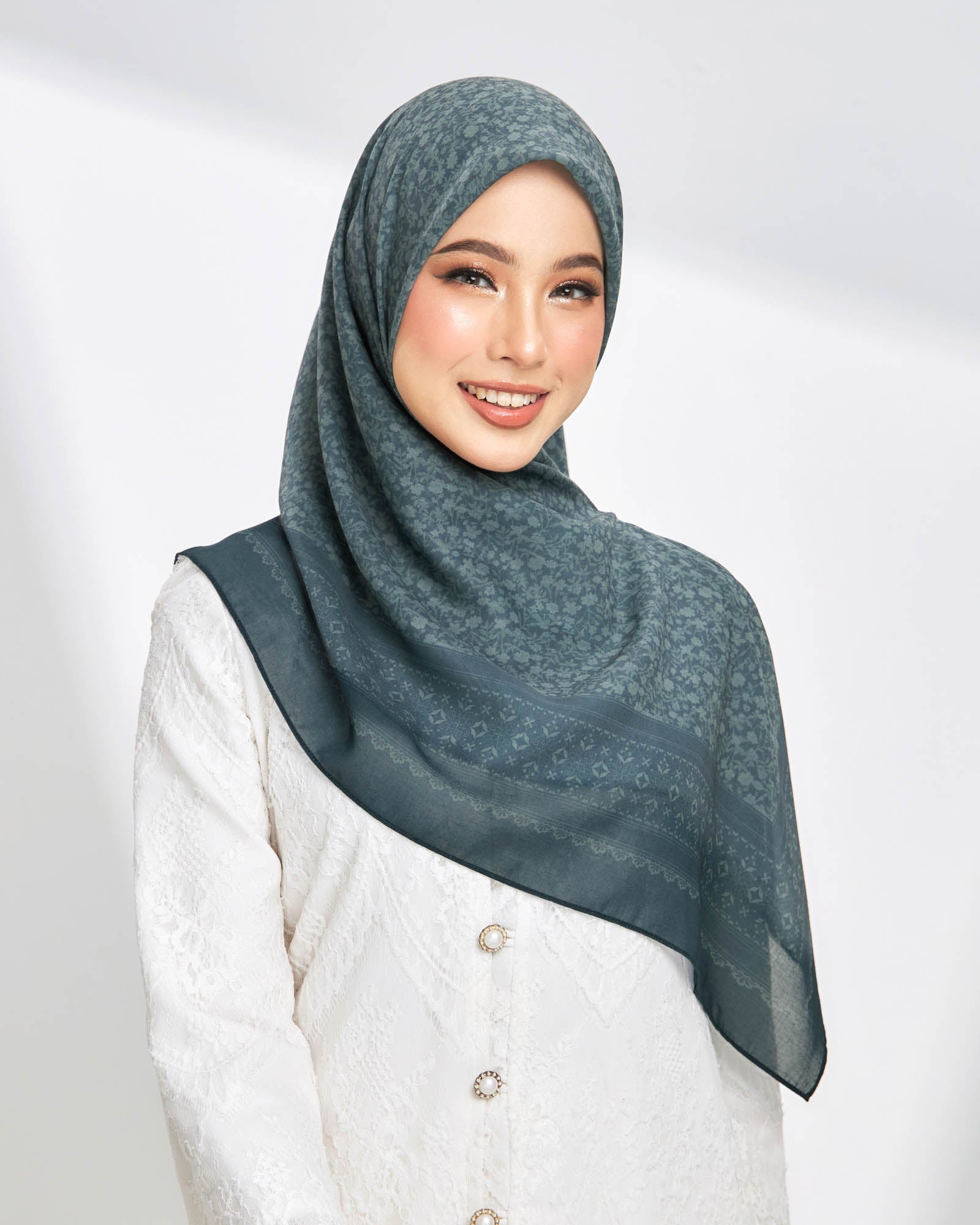 Mahsuri in Ratna Teal