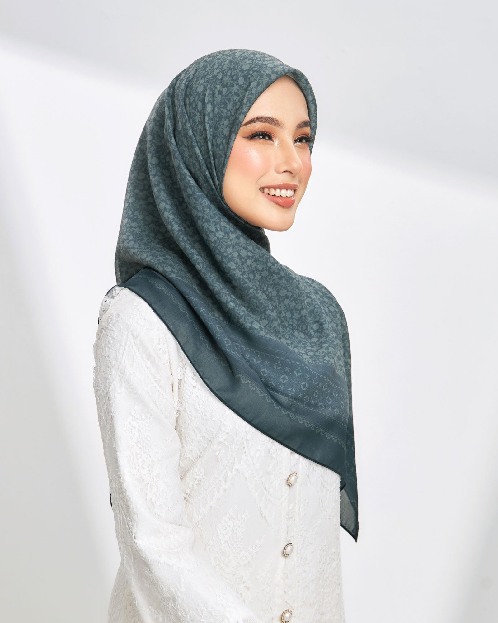 Mahsuri in Ratna Teal