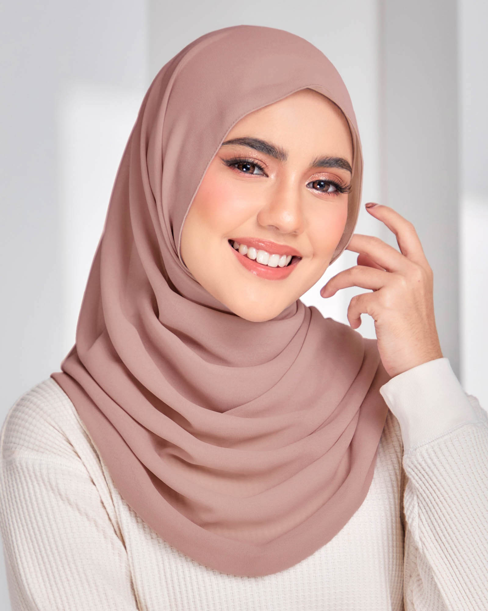Safiyya Pearl Chiffon Shawl