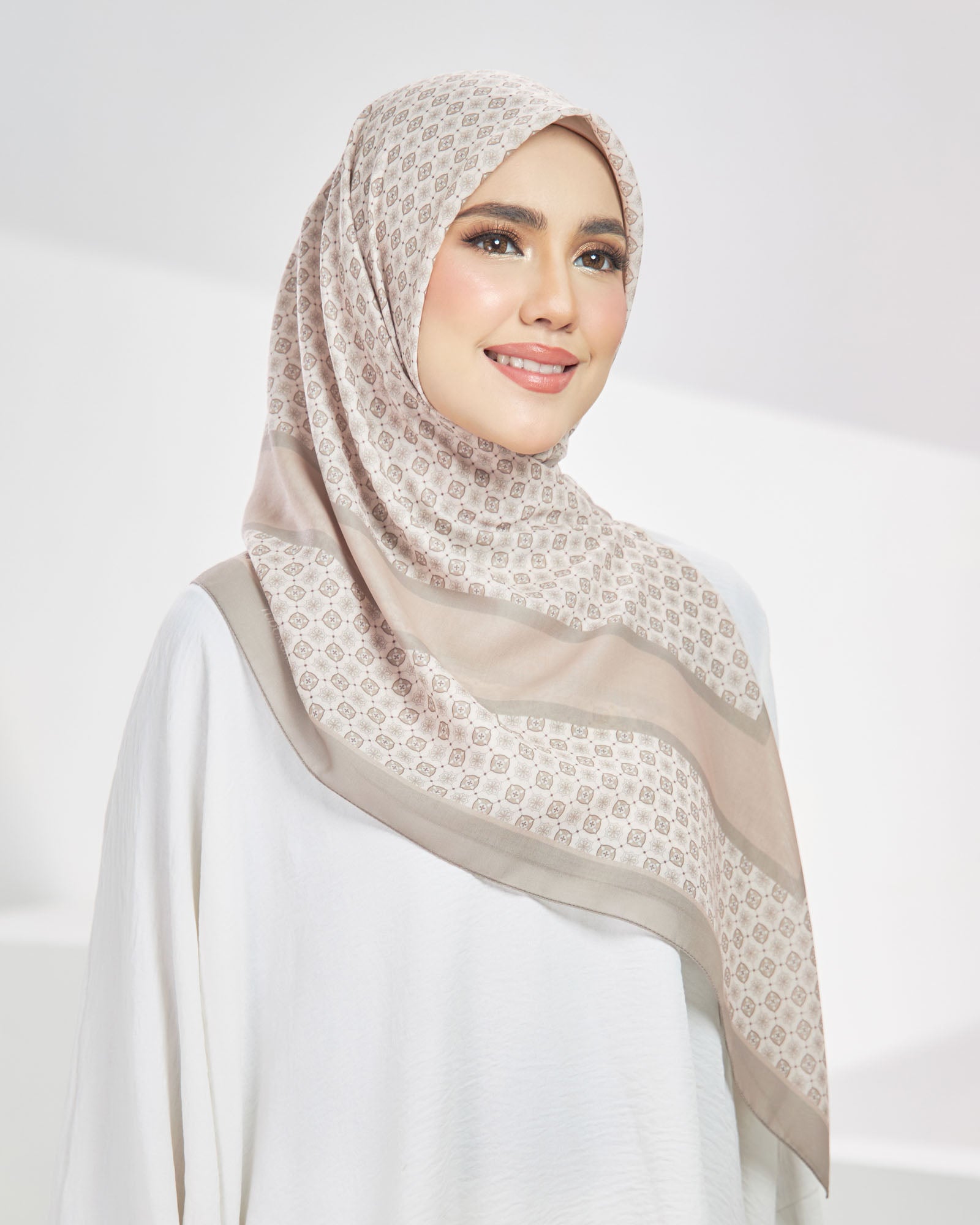 Zellij Square in Sanddune Nude