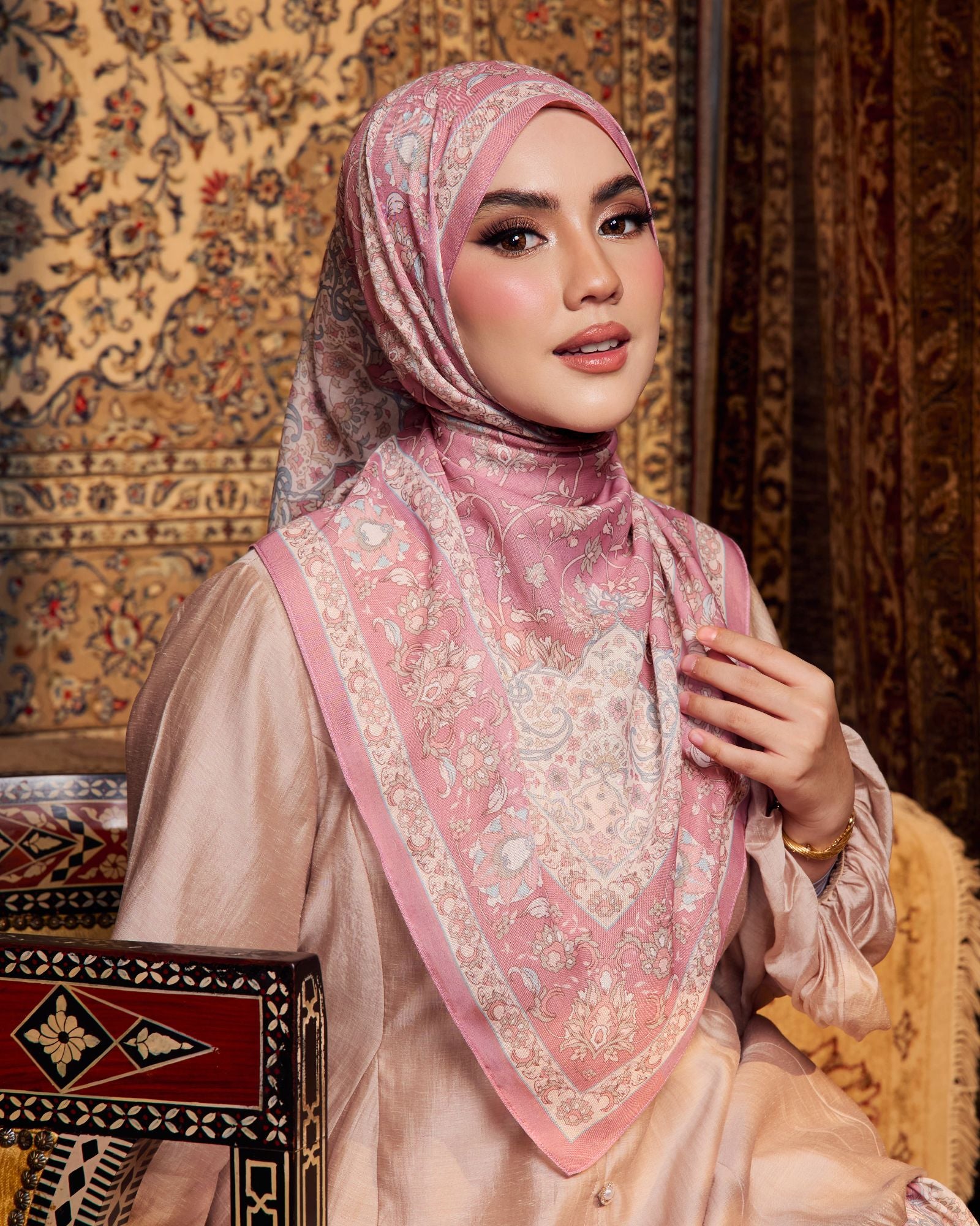 Sultana in Sandora Shawl