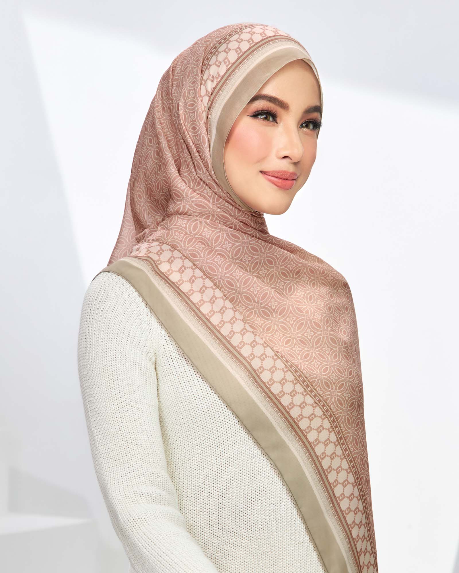 Arista in Milky Cotton Shawl