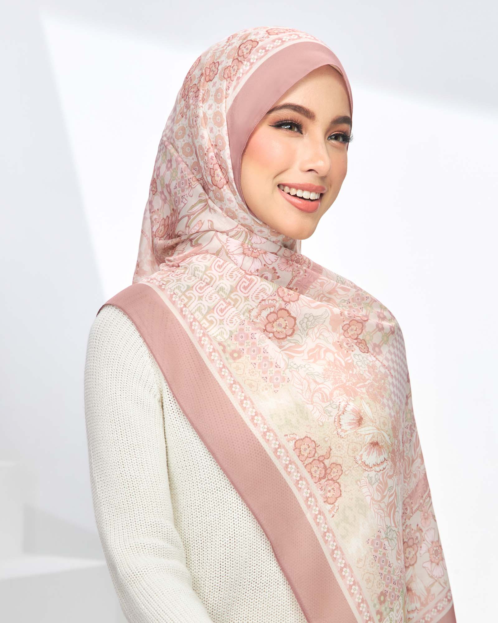 Praline in Strawberry Shawl