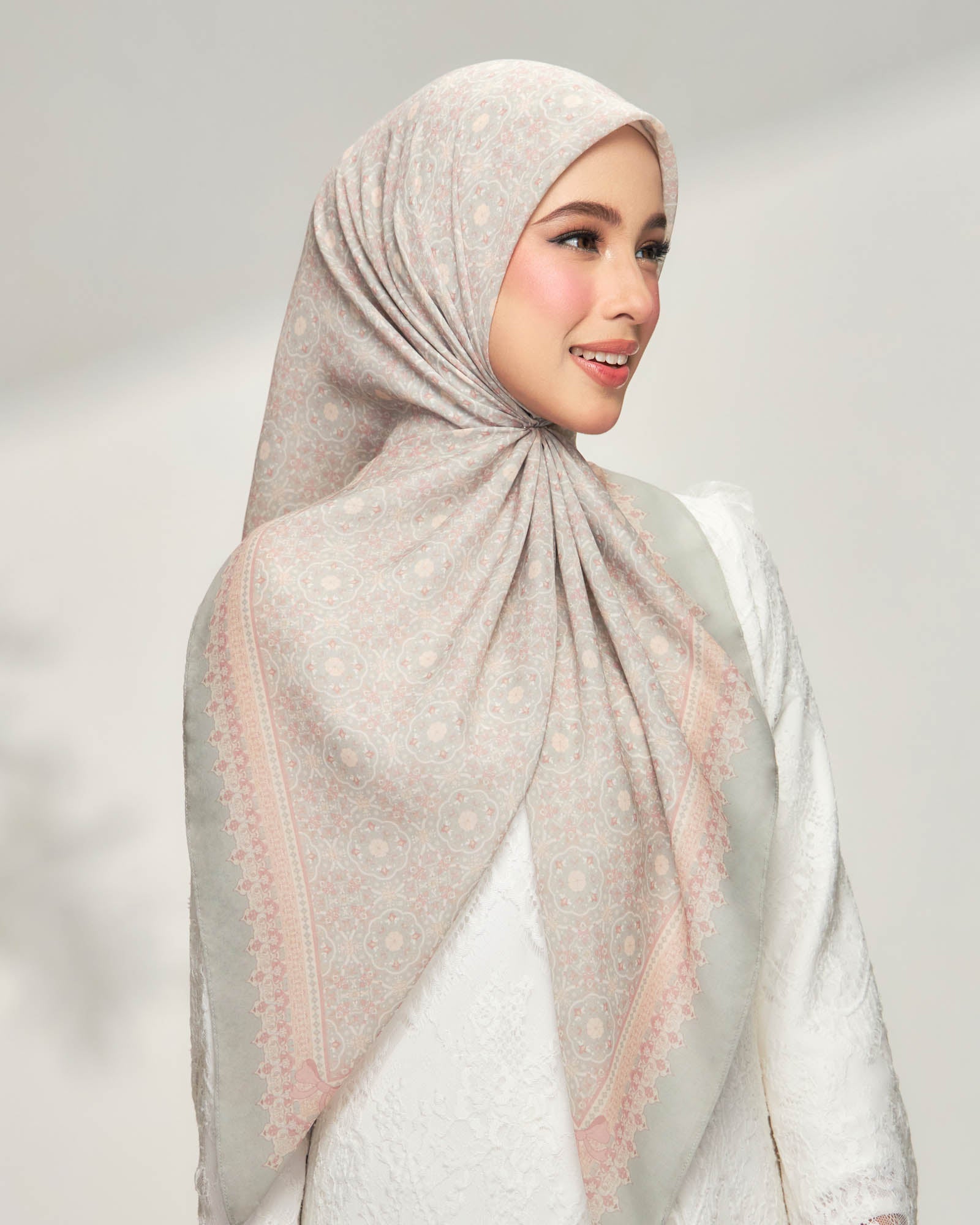 Maryam in Demure