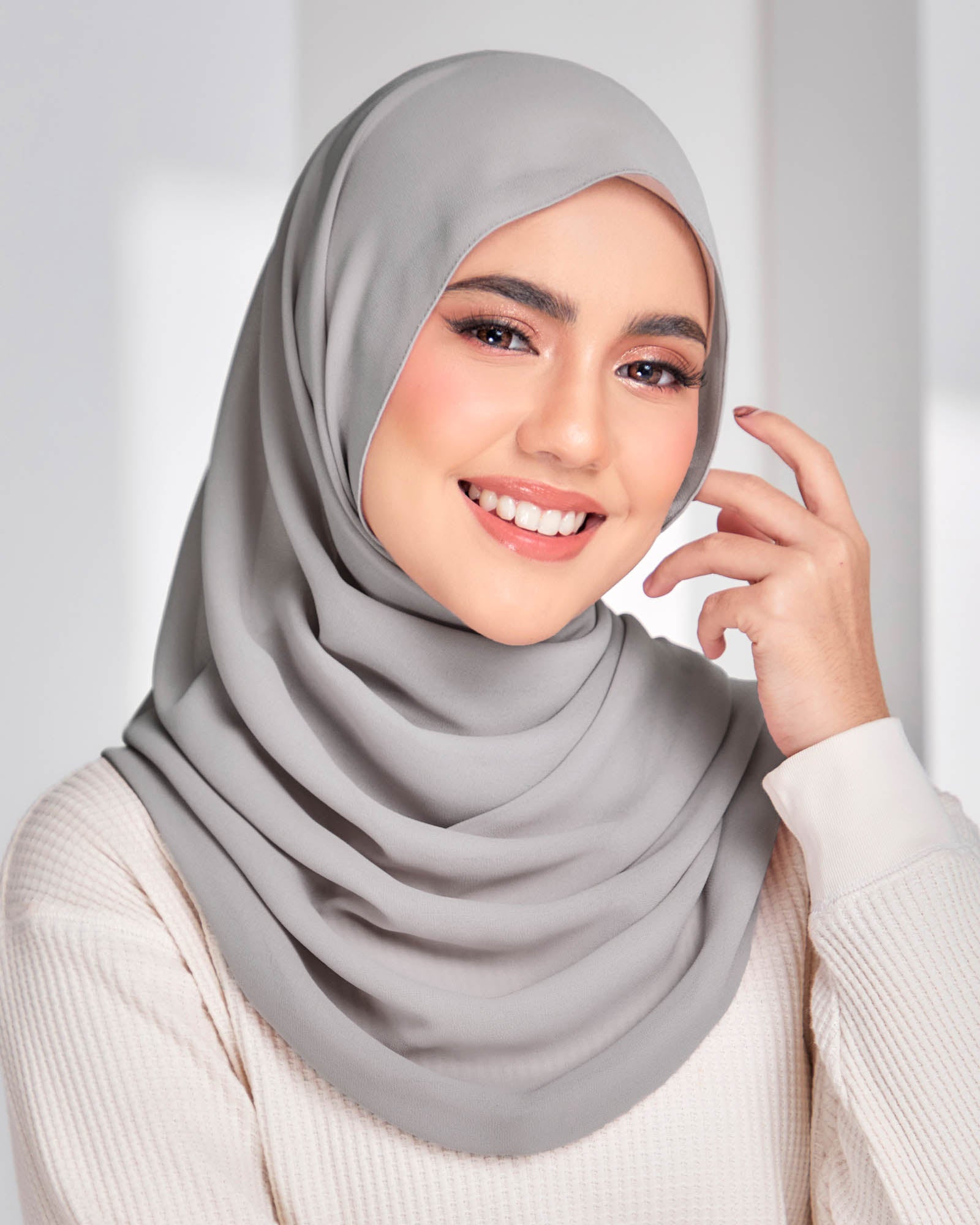Safiyya Pearl Chiffon Shawl