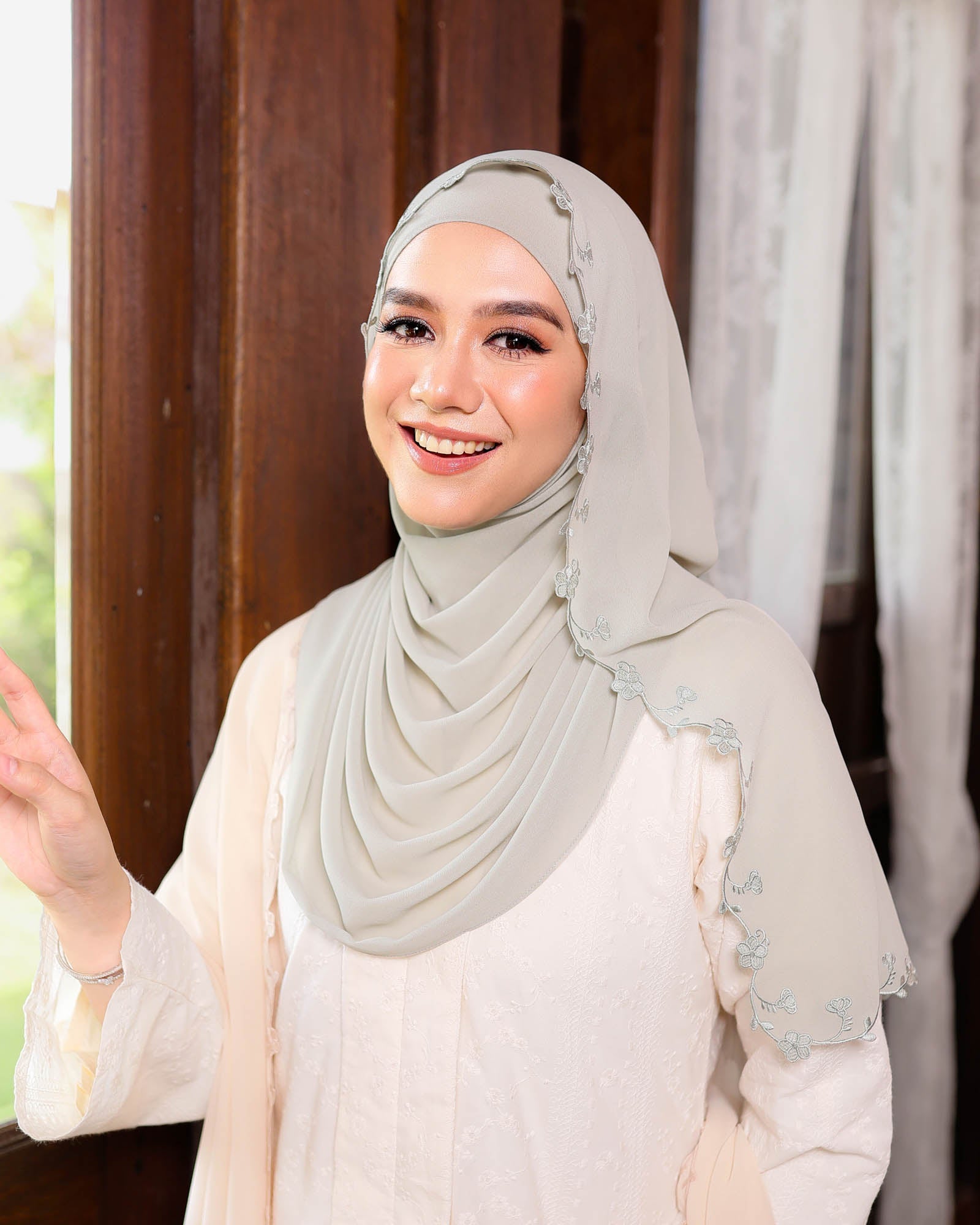 Juwita Pearl Chiffon Embroidery Shawl