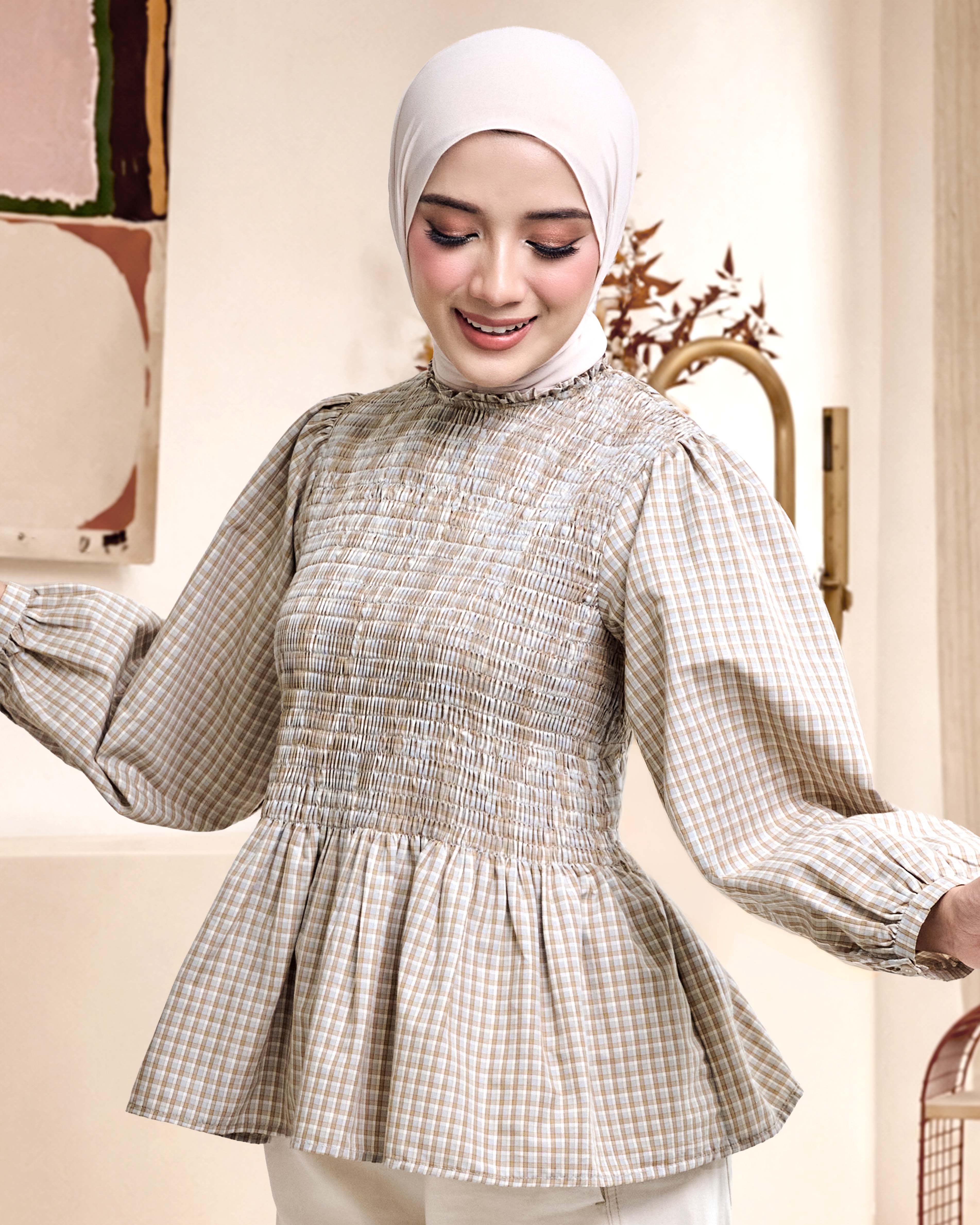 Vella Top in Delicate Green