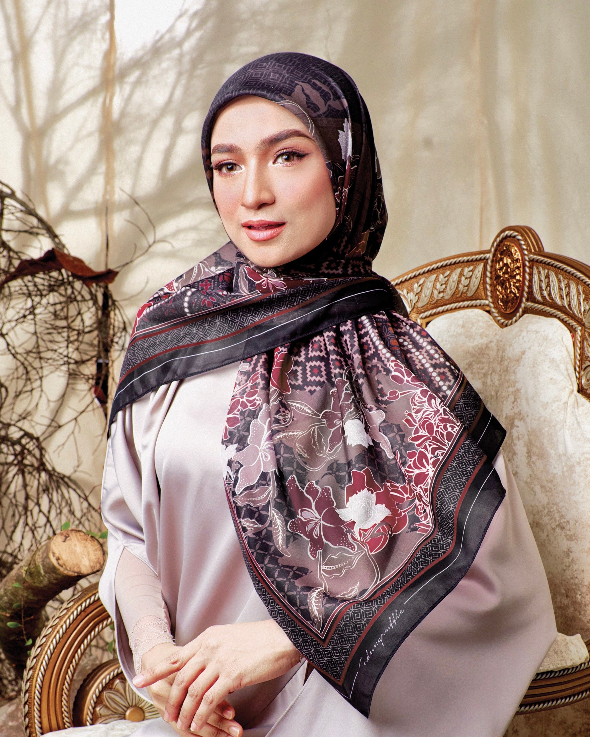Kirana in Mahogany Black