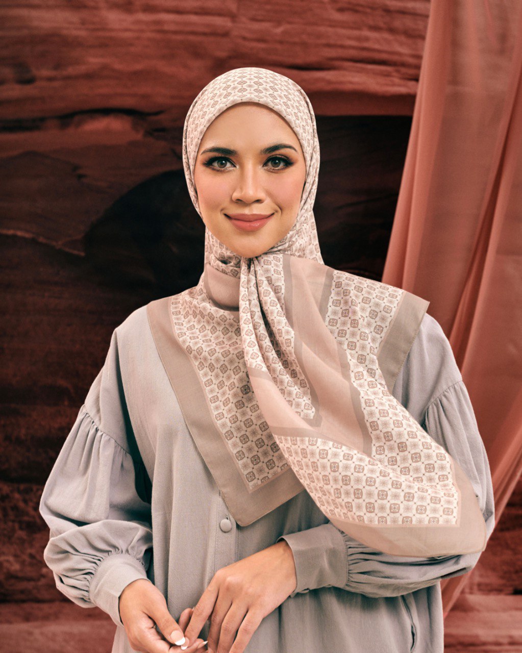 Zellij Square in Sanddune Nude