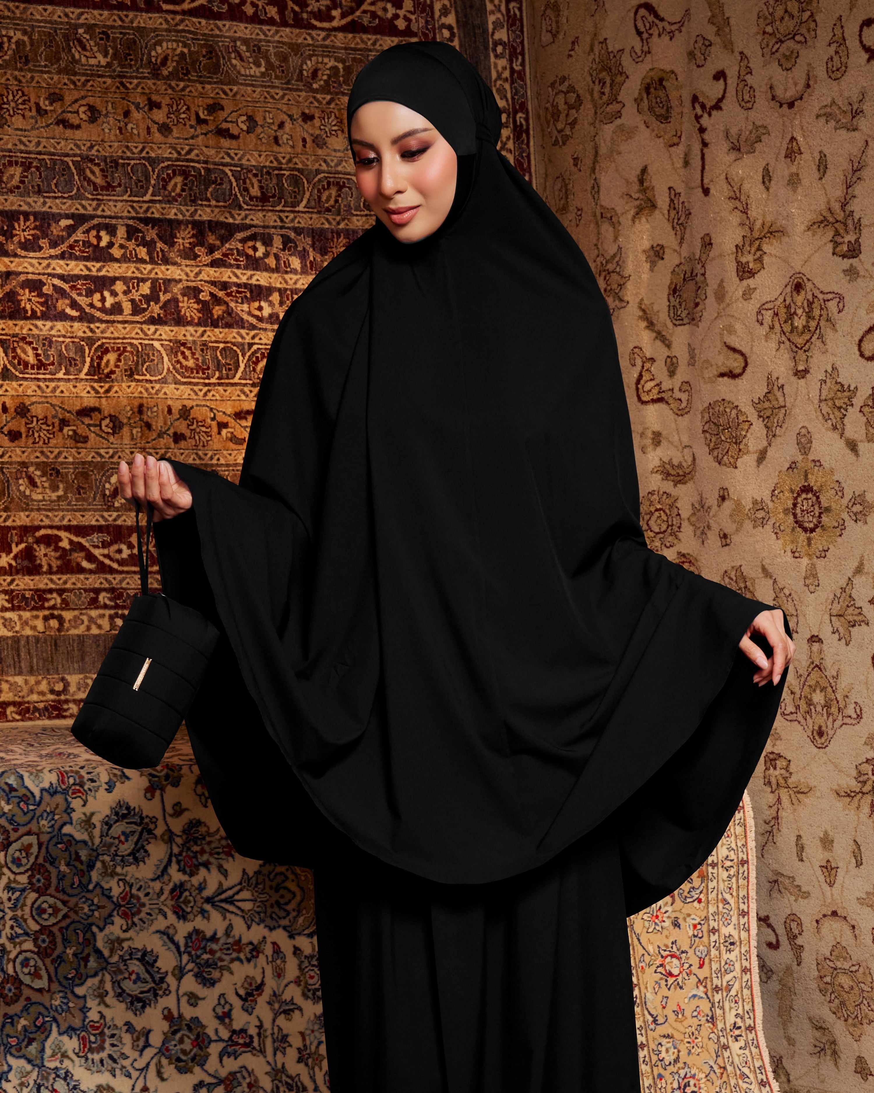TELEKUNG NIYAH IN BLACK