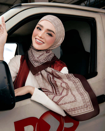 Alur in Crimson
