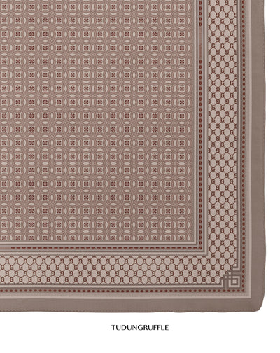Arista in Dalgona Cotton Shawl