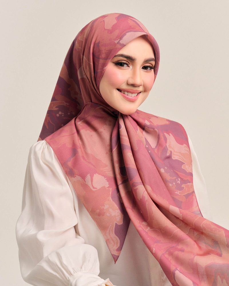 Arte in Aurora Charm