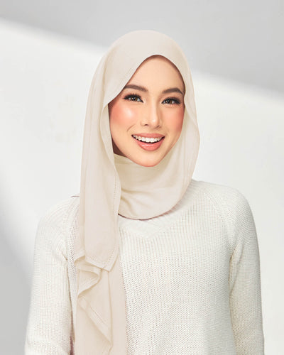 Nour in Beige