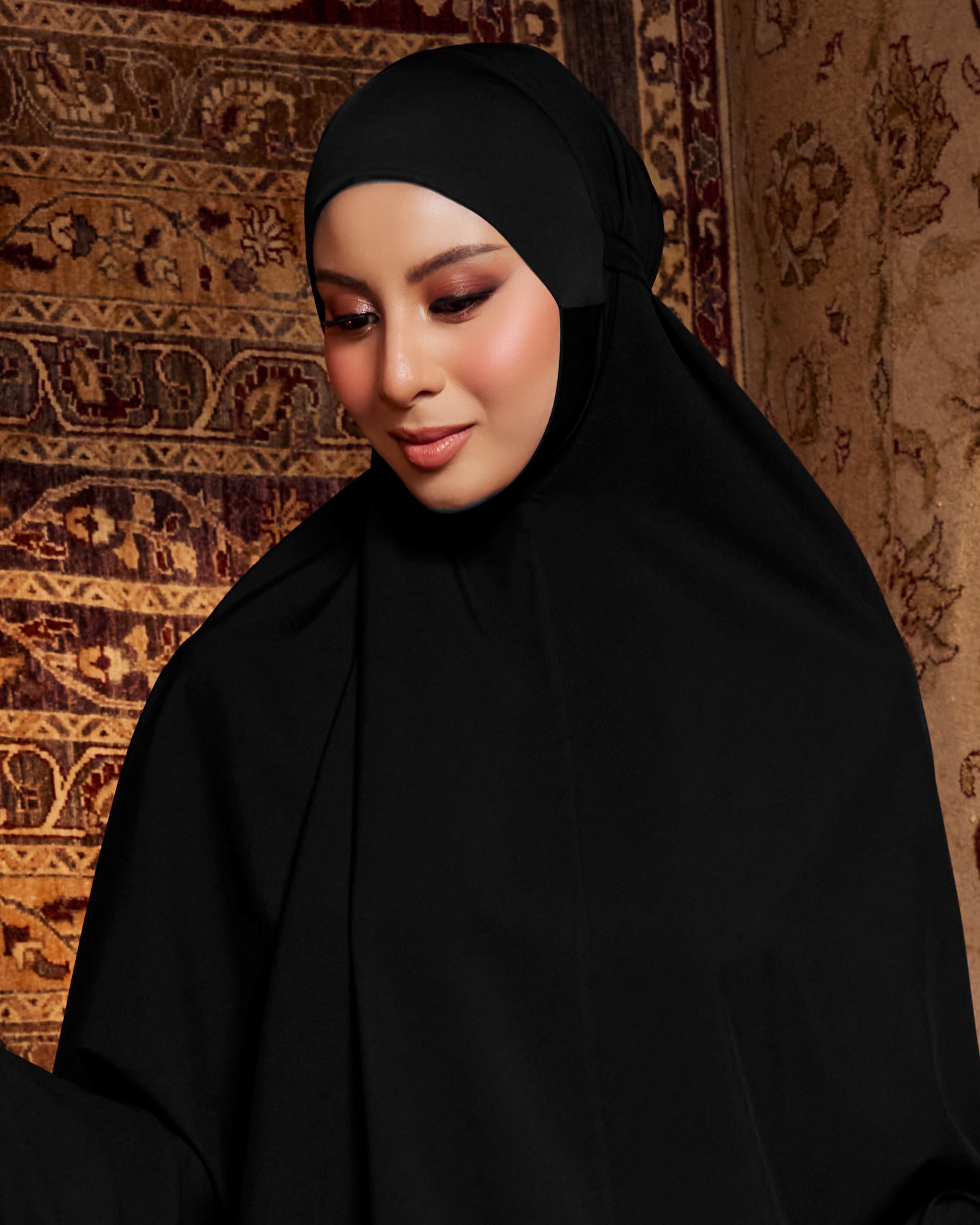 TELEKUNG NIYAH IN BLACK
