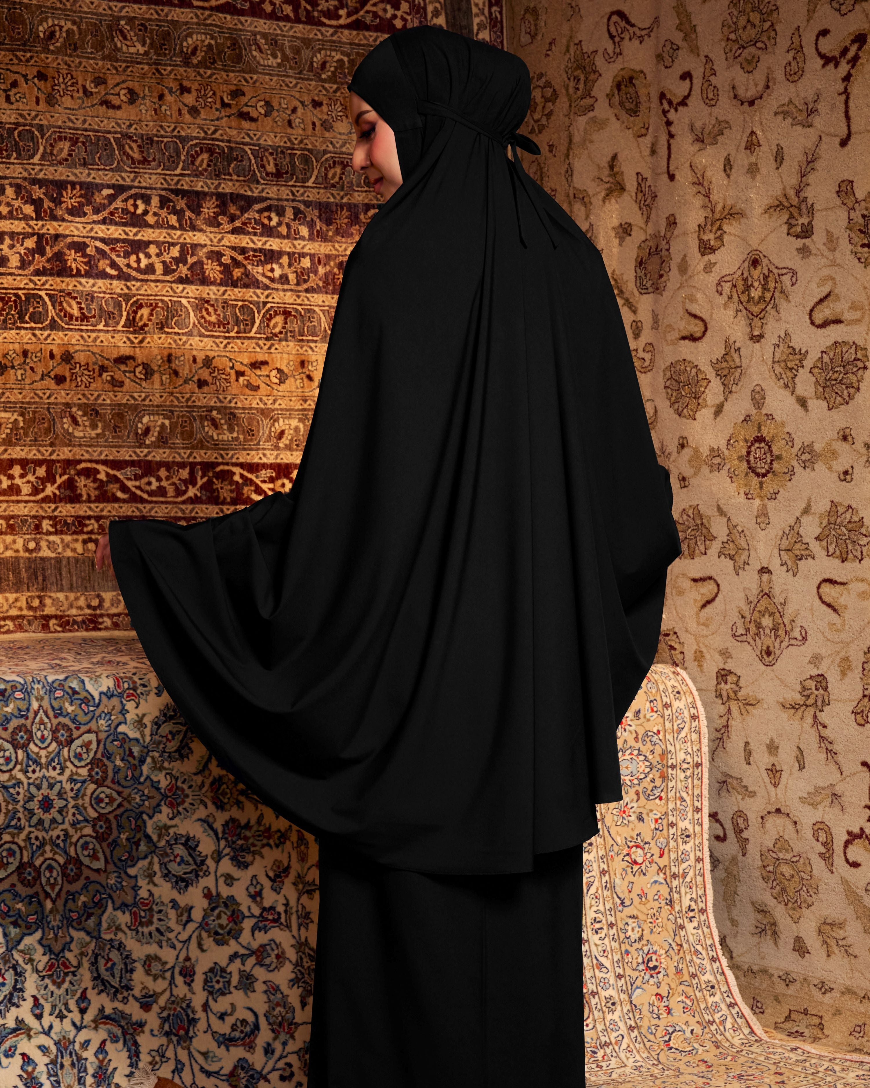 TELEKUNG NIYAH IN BLACK