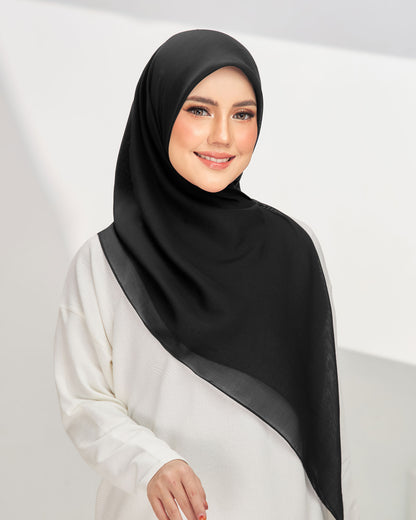 Aaria in Black