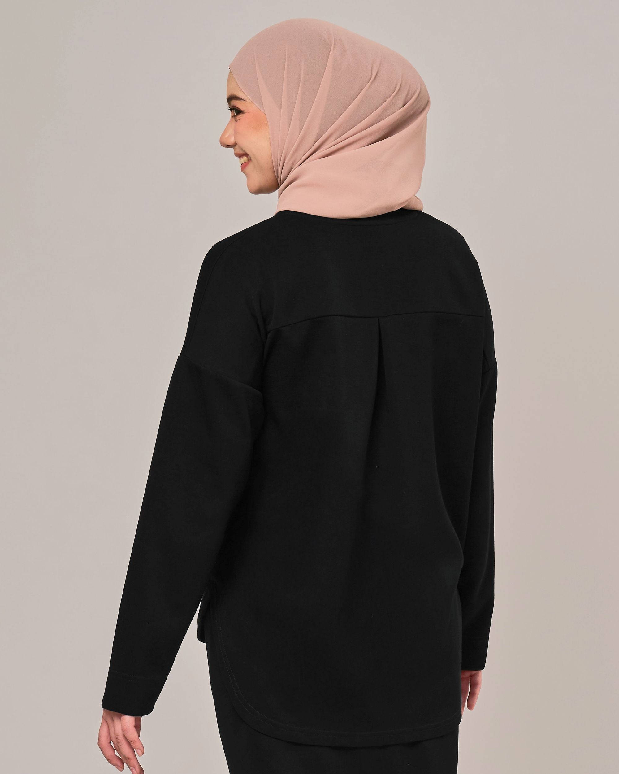 CORA TOP IN BLACK