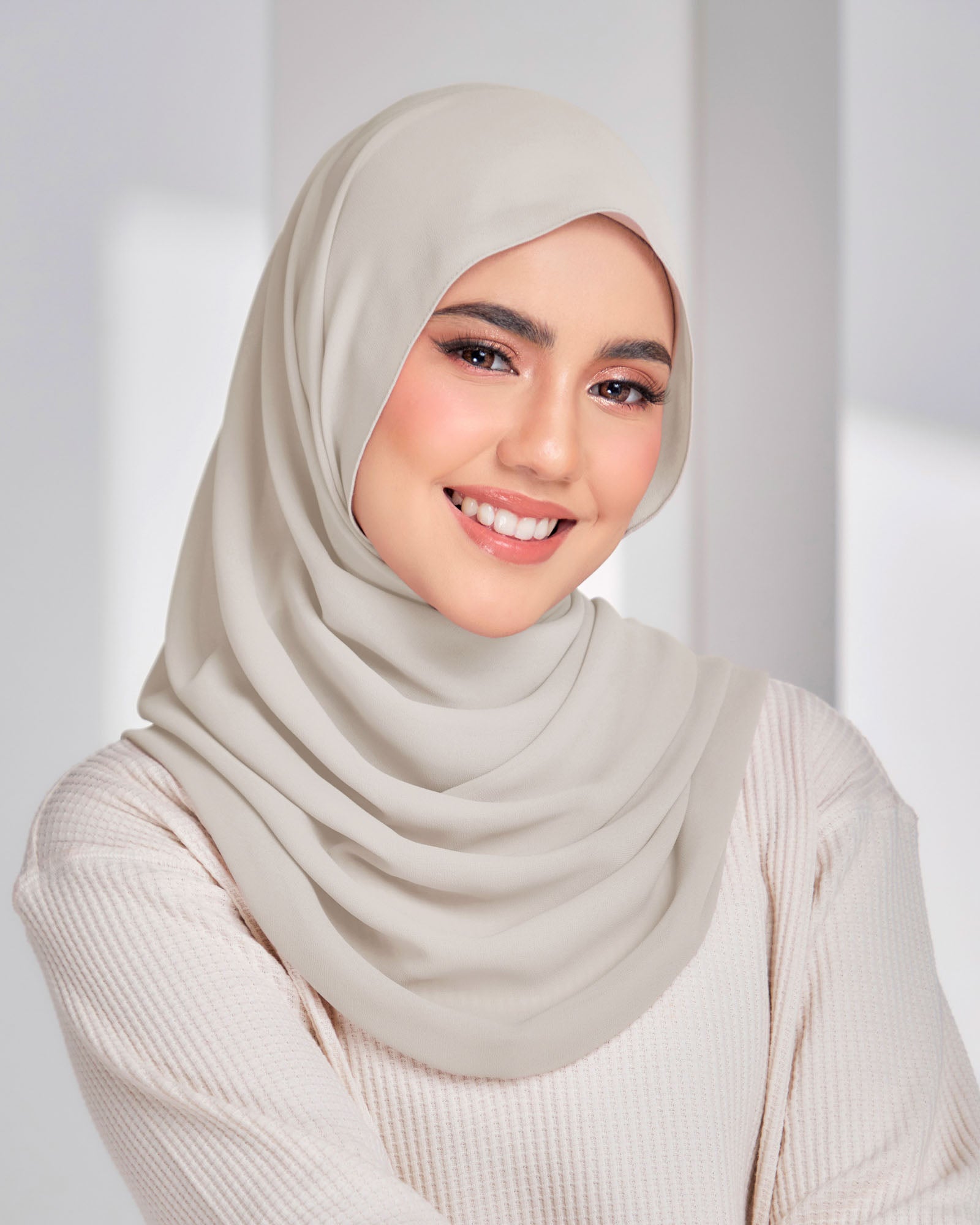 Safiyya Pearl Chiffon Shawl