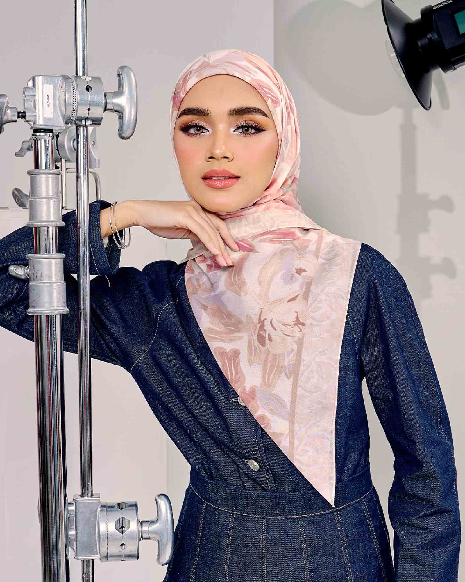 Poppy in Cosmic Cream