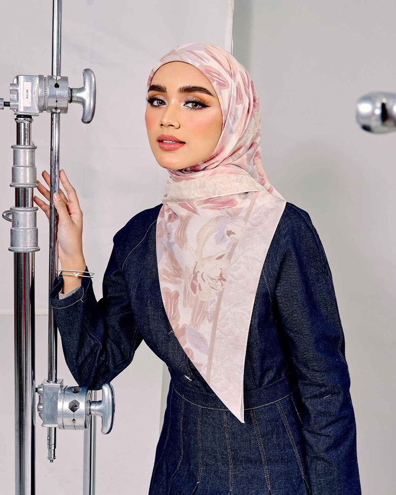 Poppy in Cosmic Cream