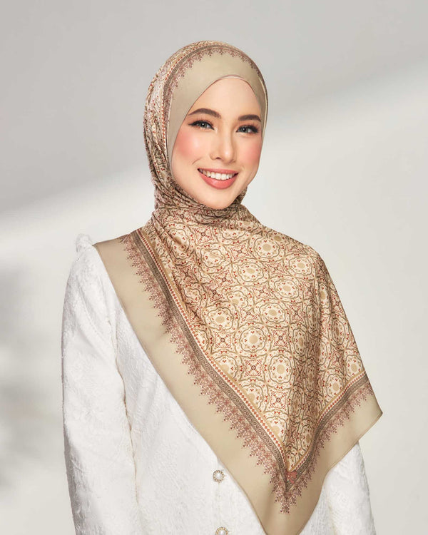 Maryam in Dainty Satin Shawl