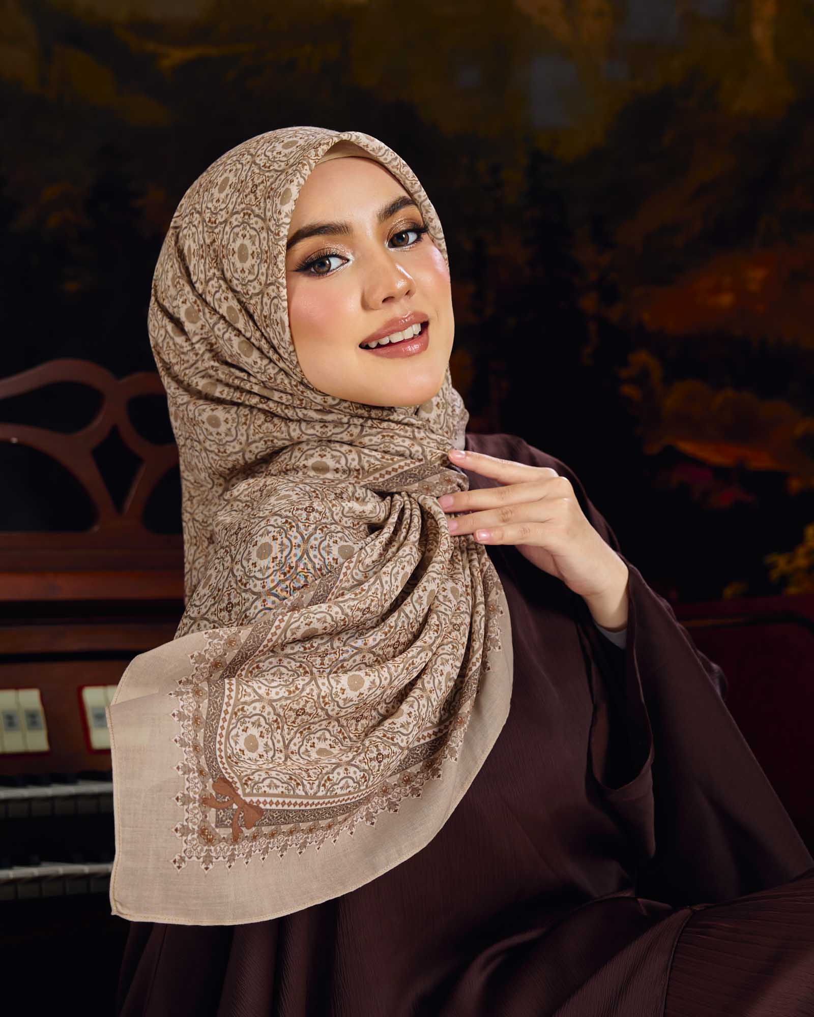Maryam in Dainty