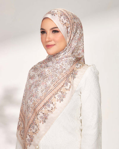 Kesuma in Daisy Satin Shawl