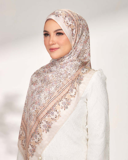 Kesuma in Daisy Satin Shawl