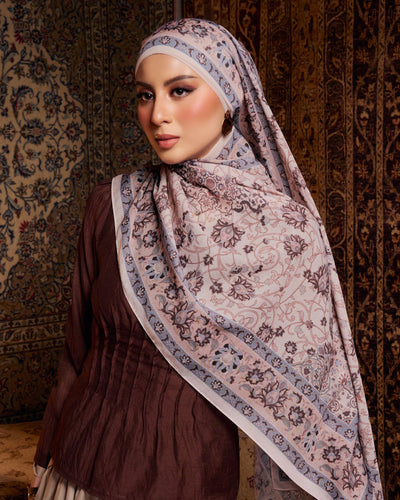 Sultana in Delara Shawl