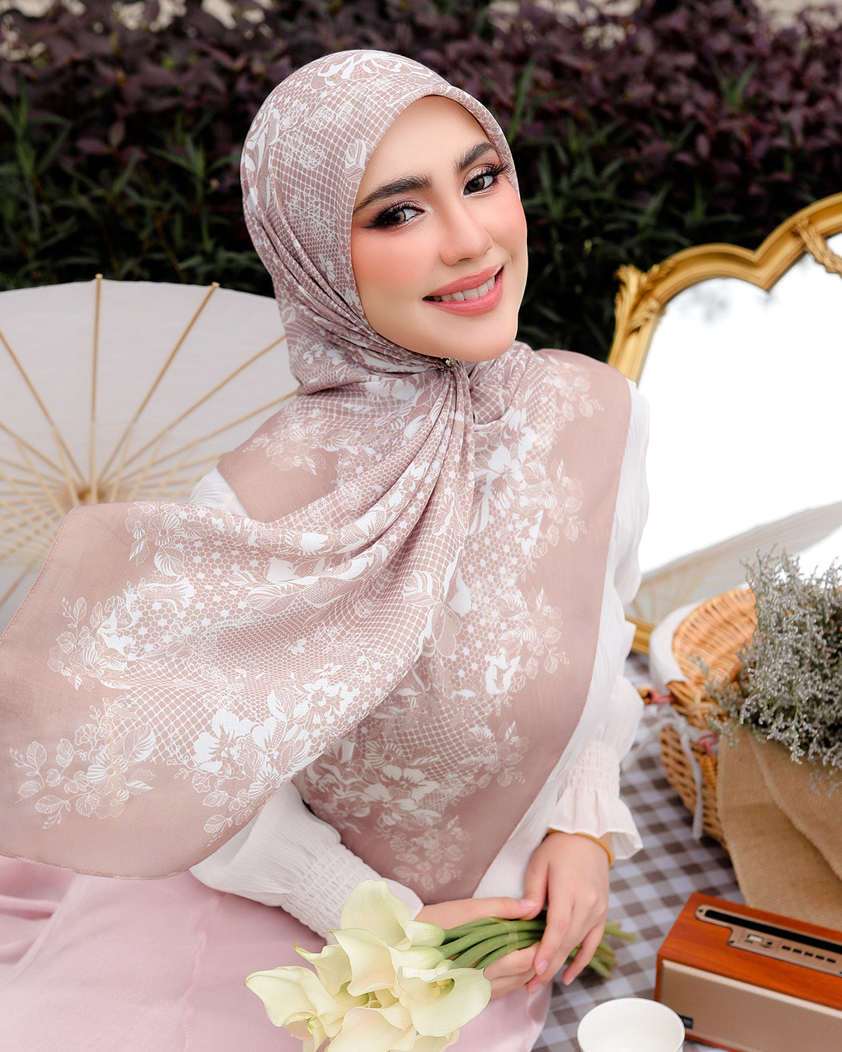 Lace in Delia