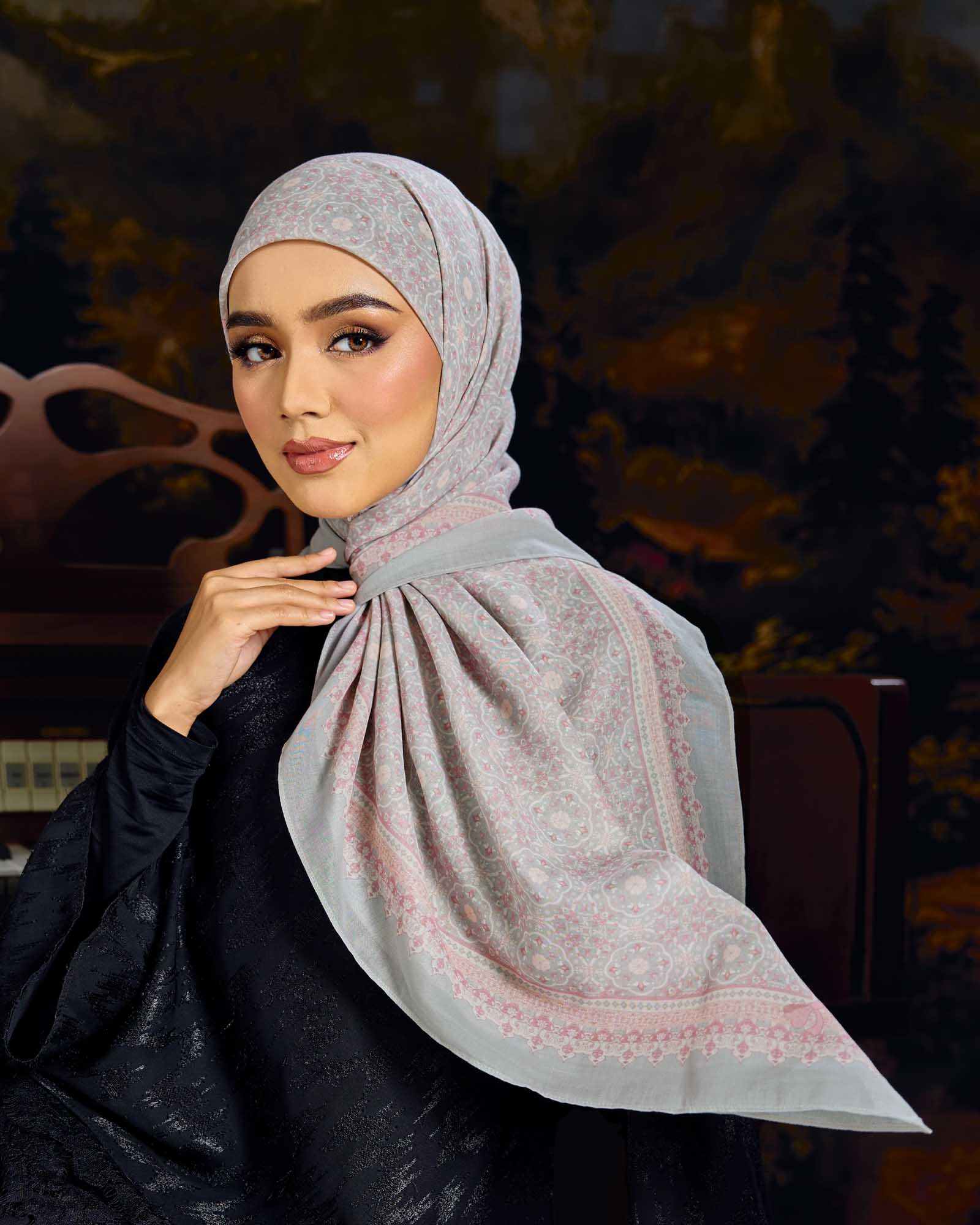 Maryam in Demure