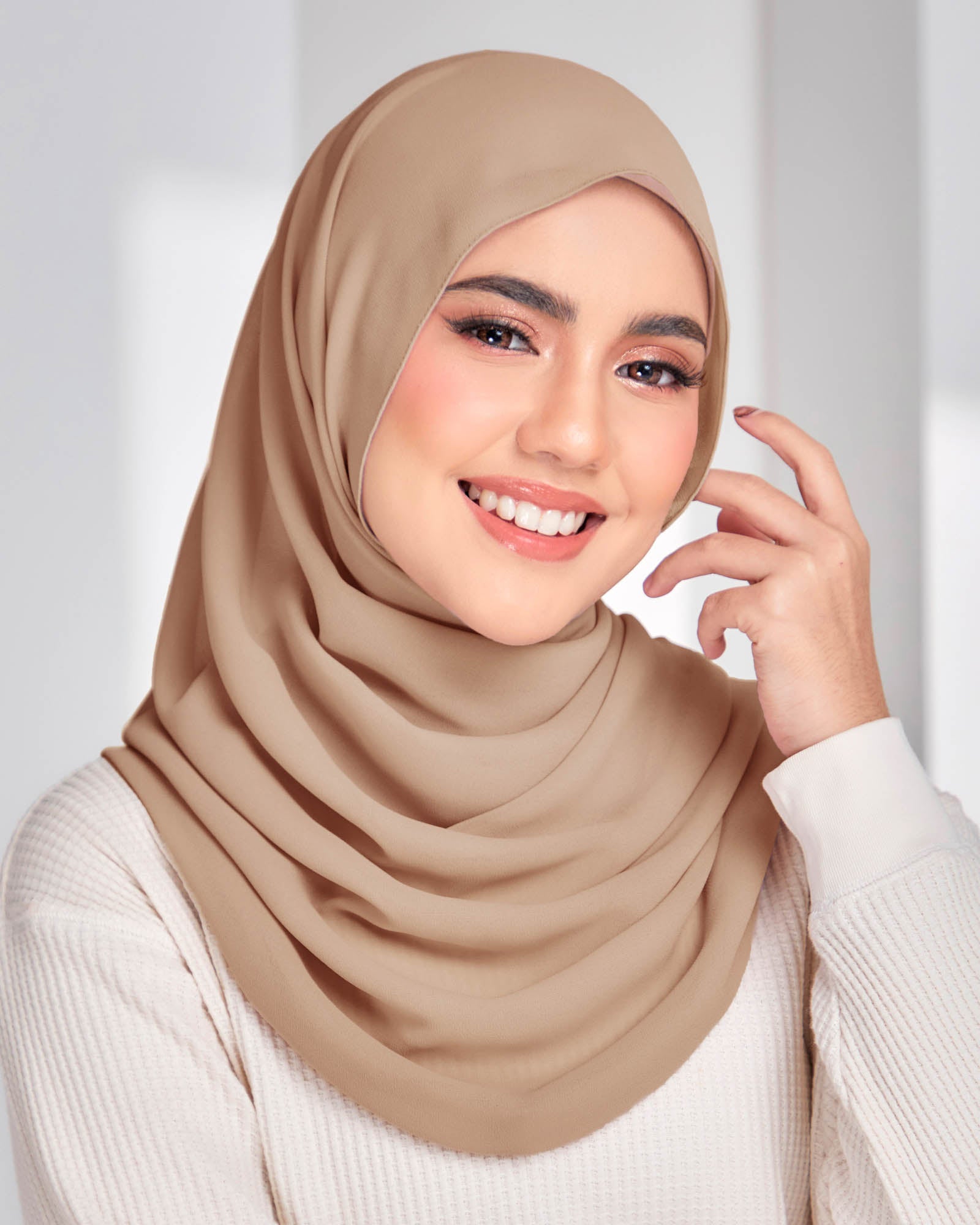 Safiyya Pearl Chiffon Shawl