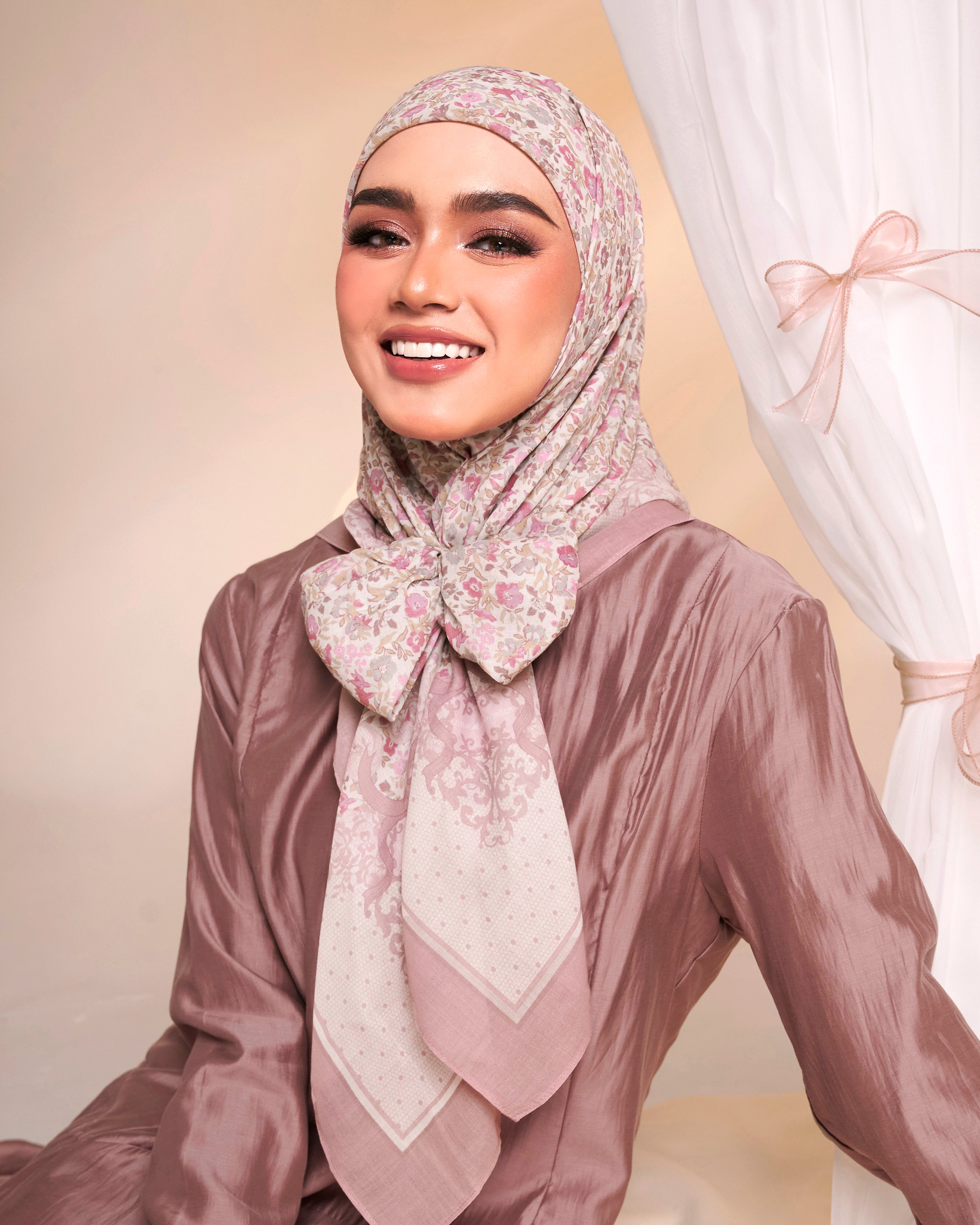 Evelyn in Rose